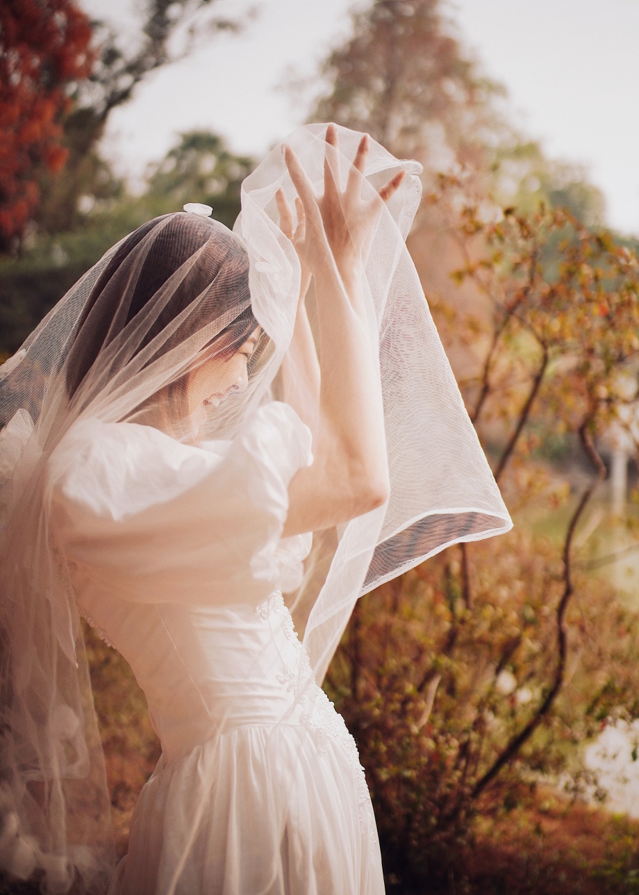 Chụp ảnh cô dâu đơn cá tính đầy huyền bí