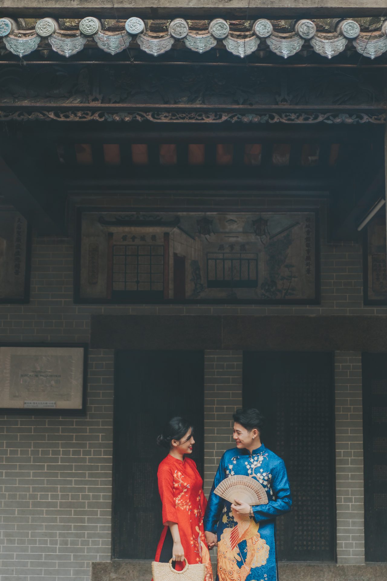 hình chụp áo dài ở chùa