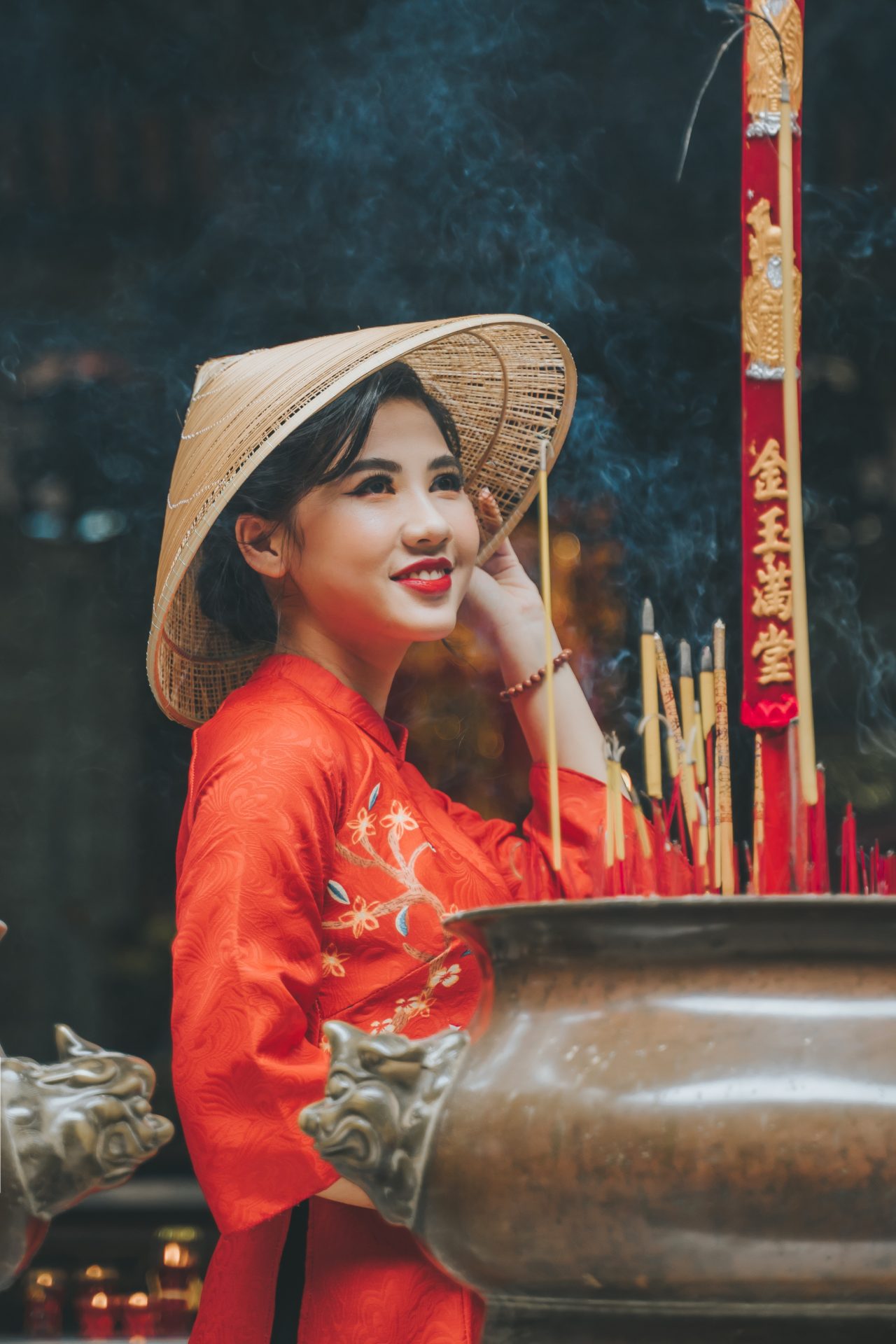 Cách tân: Những bộ trang phục áo dài cách tân luôn làm nổi bật vẻ đẹp hiện đại, táo bạo và sáng tạo. Hãy cùng xem những hình ảnh này để nhận ra sự đa dạng, phong cách mới trong phong cách thời trang Việt Nam.