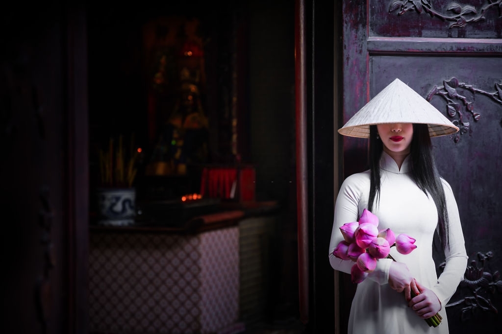 Hoa sen là biểu tượng vô cùng đặc trưng của Việt Nam, với hình ảnh nhẹ nhàng, tinh túy dễ làm say lòng người. Hãy thưởng thức bức ảnh tuyệt đẹp về hoa sen và rong ruổi trong không gian thần tiên mang đến cho bạn sự bình yên và thư giãn tuyệt vời.