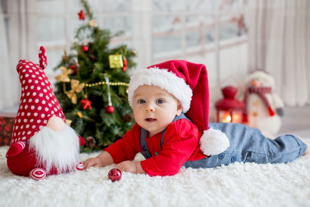 Đón mùa Giáng sinh, hãy cho bé của bạn một bộ ảnh đáng yêu và đầy ý nghĩa. Hãy xem những hình ảnh giáng sinh cho bé để cùng nhau thưởng thức không khí đón lễ hội ấm áp và đầy màu sắc.