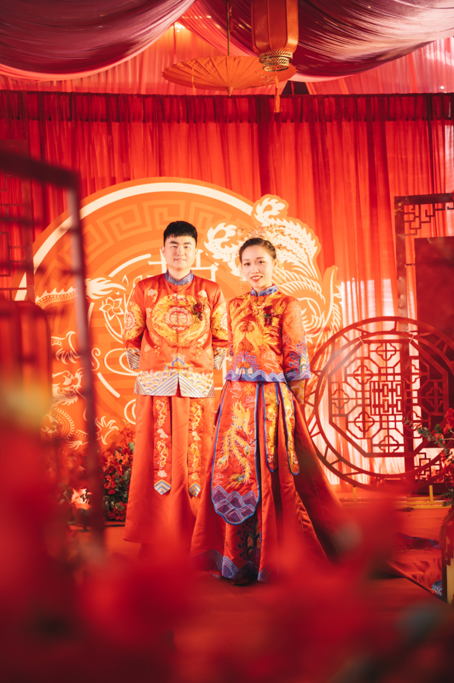 Chụp ảnh cưới phong cách Trung Quốc sẽ đem lại cho bạn một bộ ảnh độc đáo, lấy cảm hứng từ những nét đẹp của văn hóa và truyền thống Trung Quốc. Bạn và đối tác sẽ trở nên sang trọng và quý phái hơn với những bộ trang phục truyền thống đậm chất Tàu khựa, khiến bất kỳ ai nhìn vào cũng phải đánh giá cao sự tinh tế và sáng tạo của bộ ảnh này.