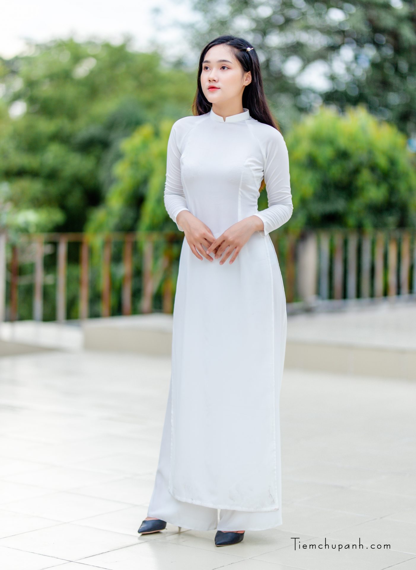 Chụp ảnh nữ sinh mặc áo dài trắng đẹp đậm chất con gái Việt Nam