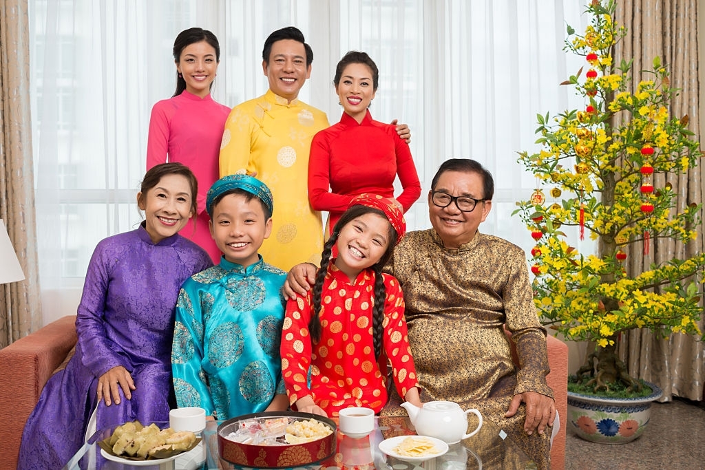 thuê áo dài mặc chụp hình tết gia đình giá rẻ