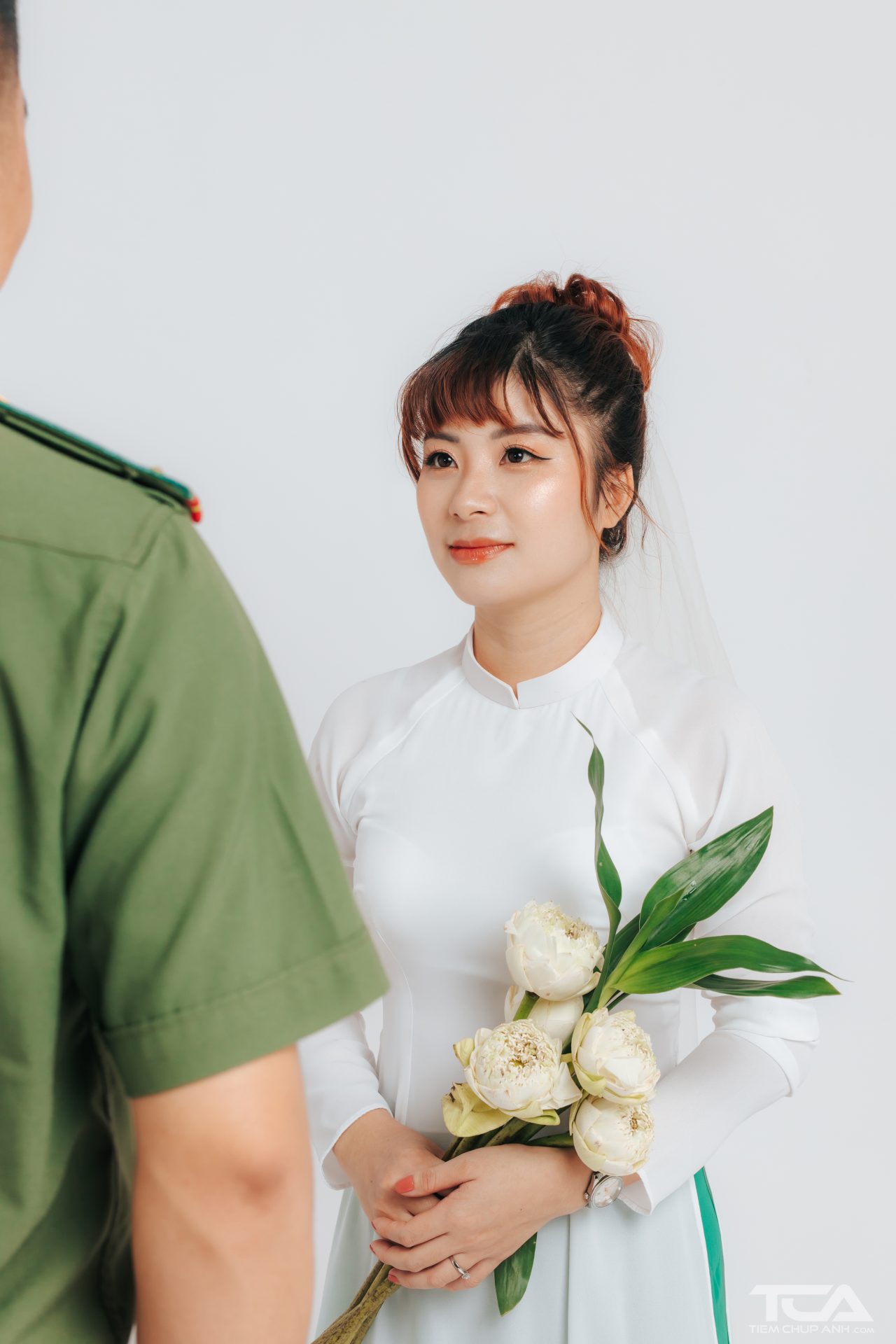 chụp ảnh cưới mặc quân phục