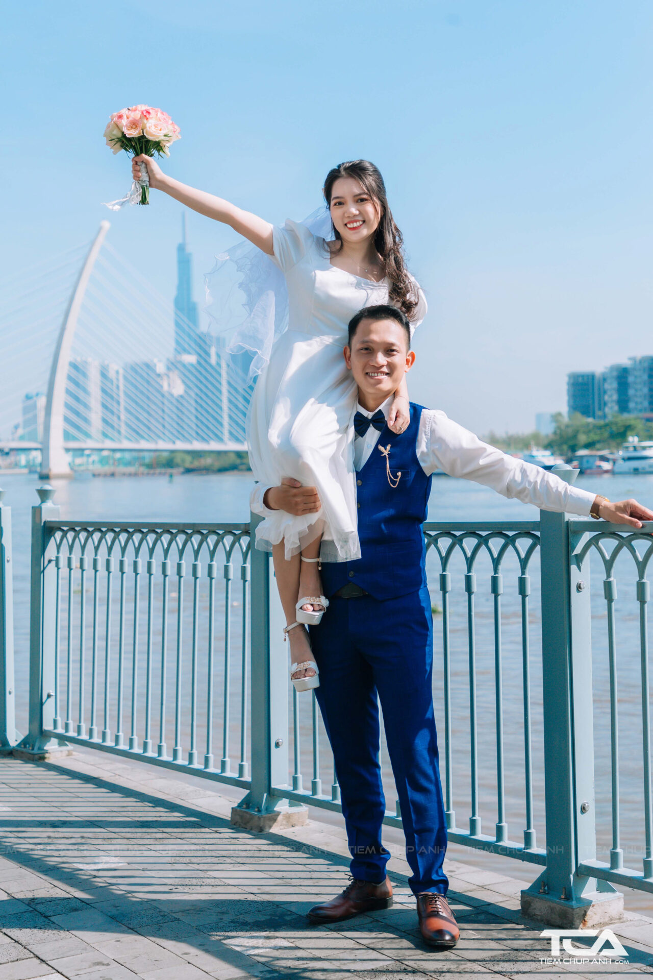 Chụp cưới ngoại cảnh Sài Gòn