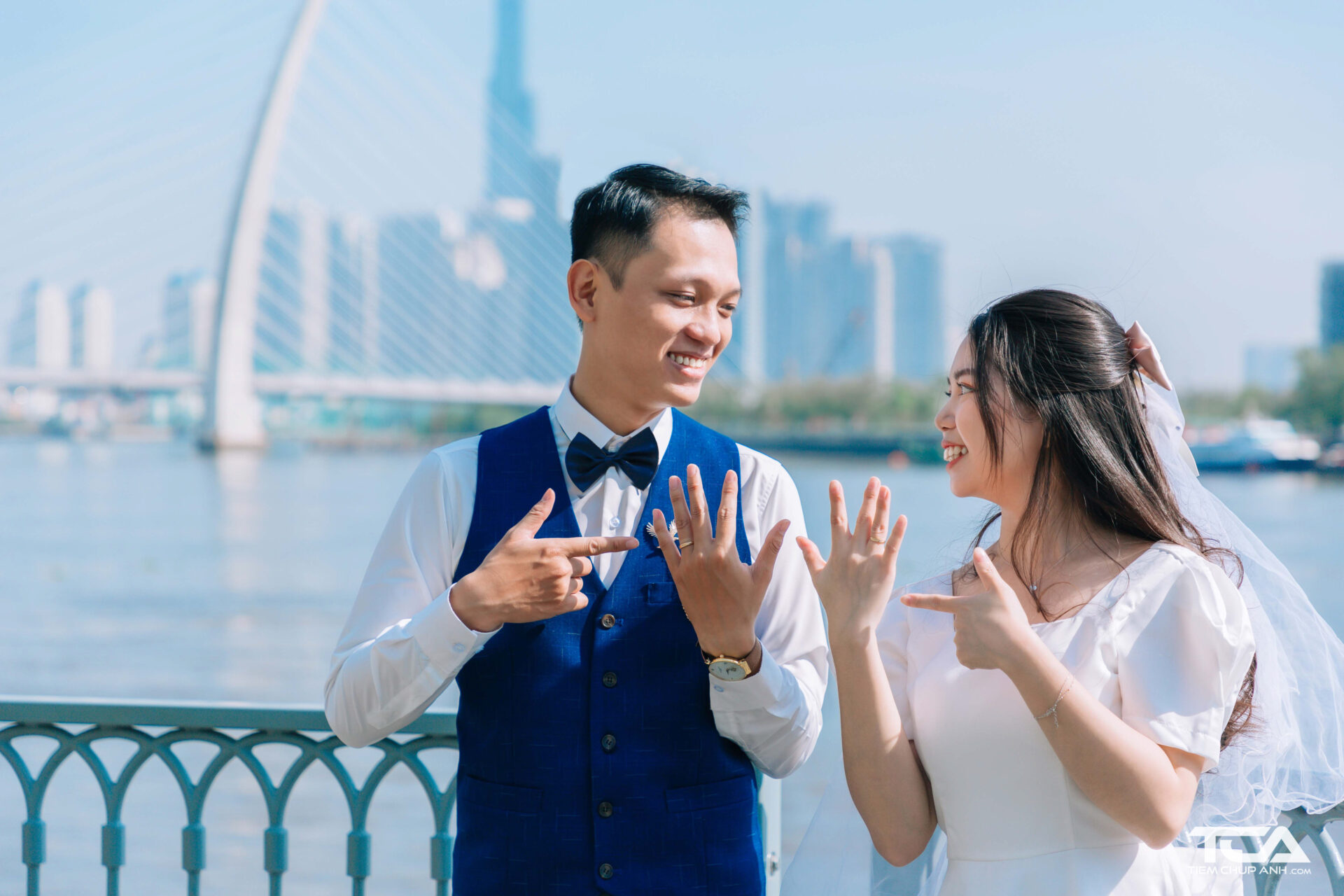 Chụp hình cưới cảnh Sài Gòn