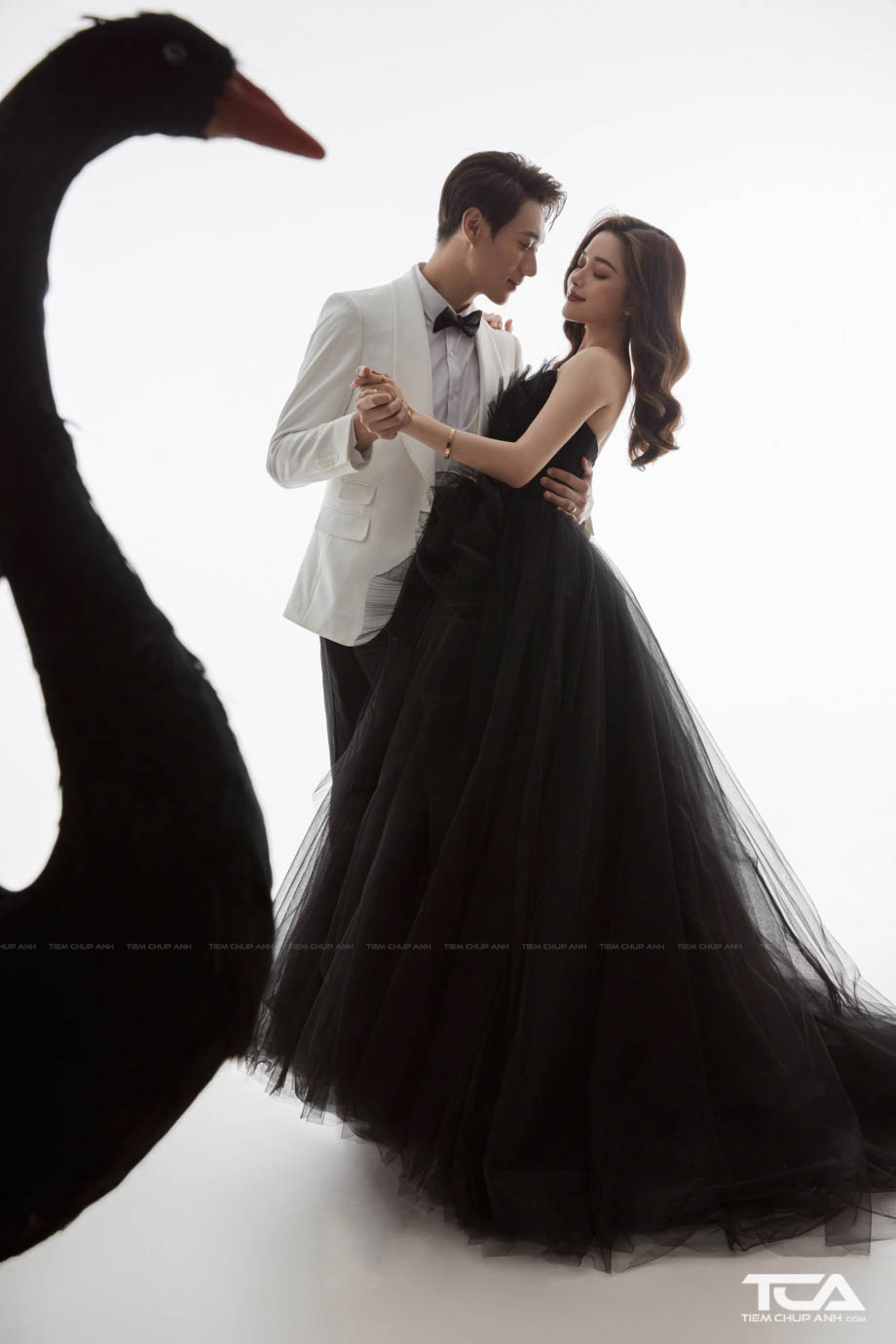Ngắm trọn 5 bộ trang phục cưới trong album của Diễn viên Duy Hưng và vợ  Thanh Huyền