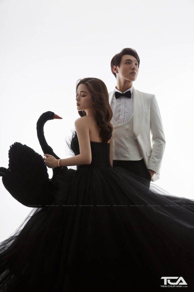 áo cưới màu đen - wedding dress