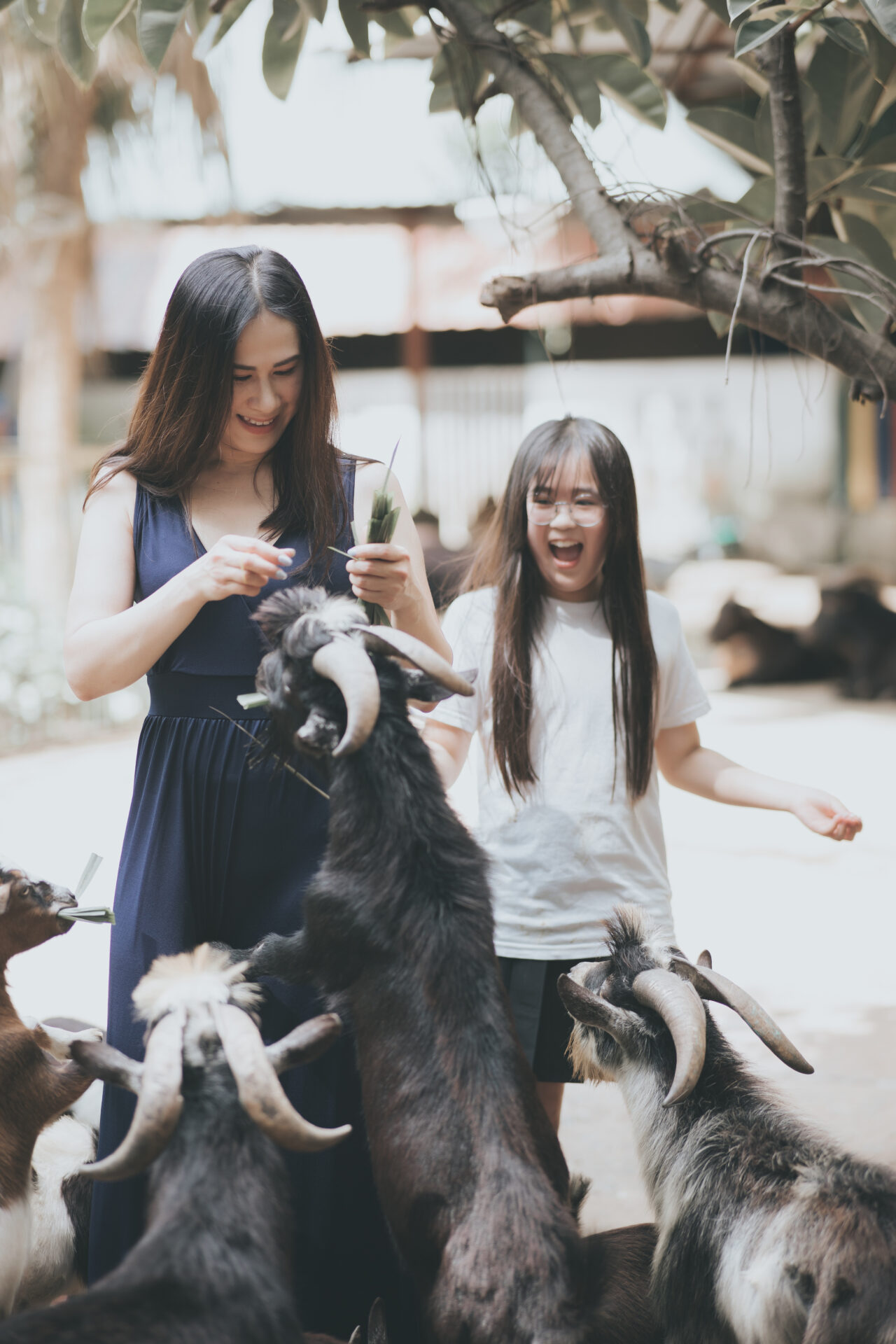 cách tạo dáng chụp ảnh 2 mẹ con