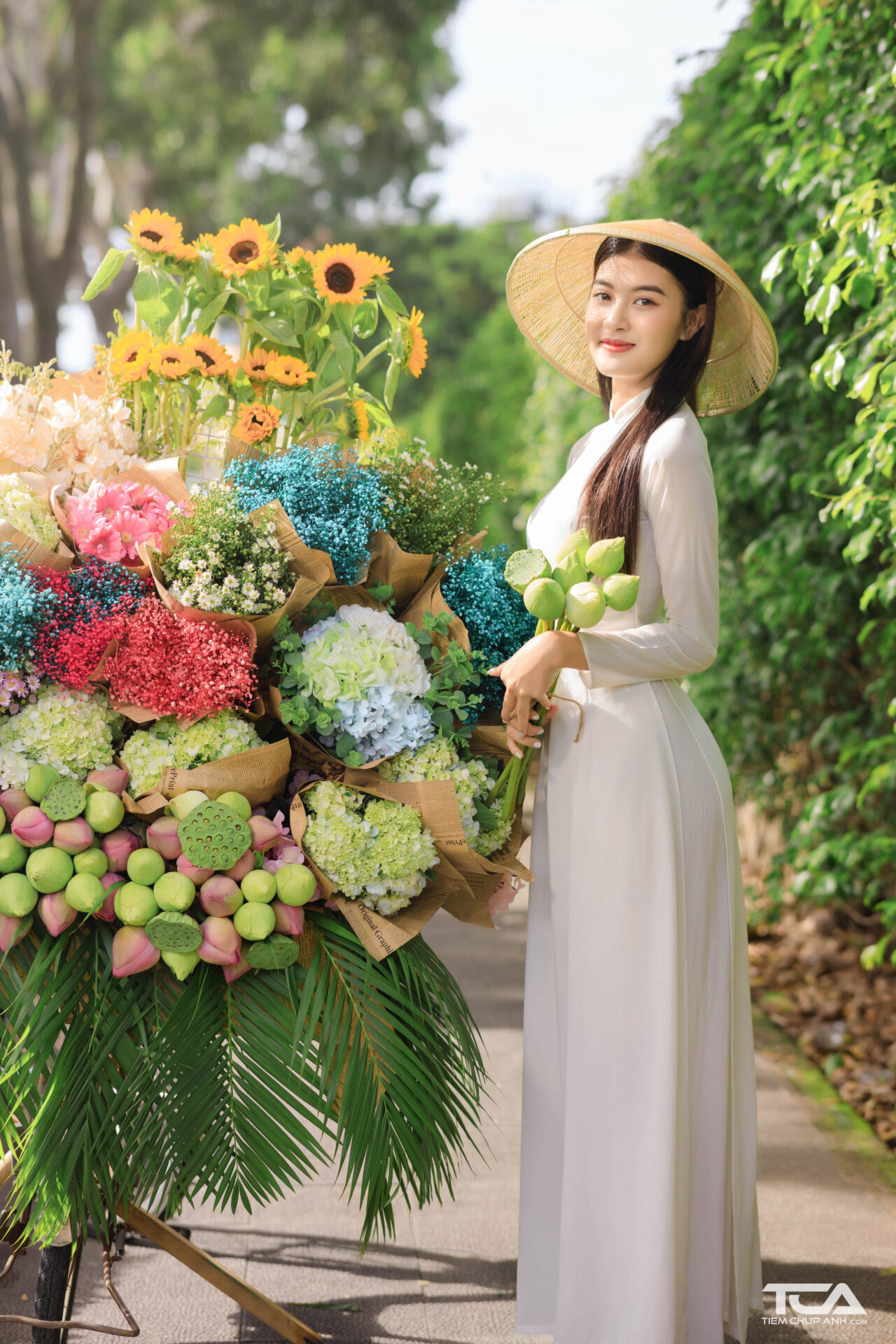 mẫu áo dài hoa sen đẹp