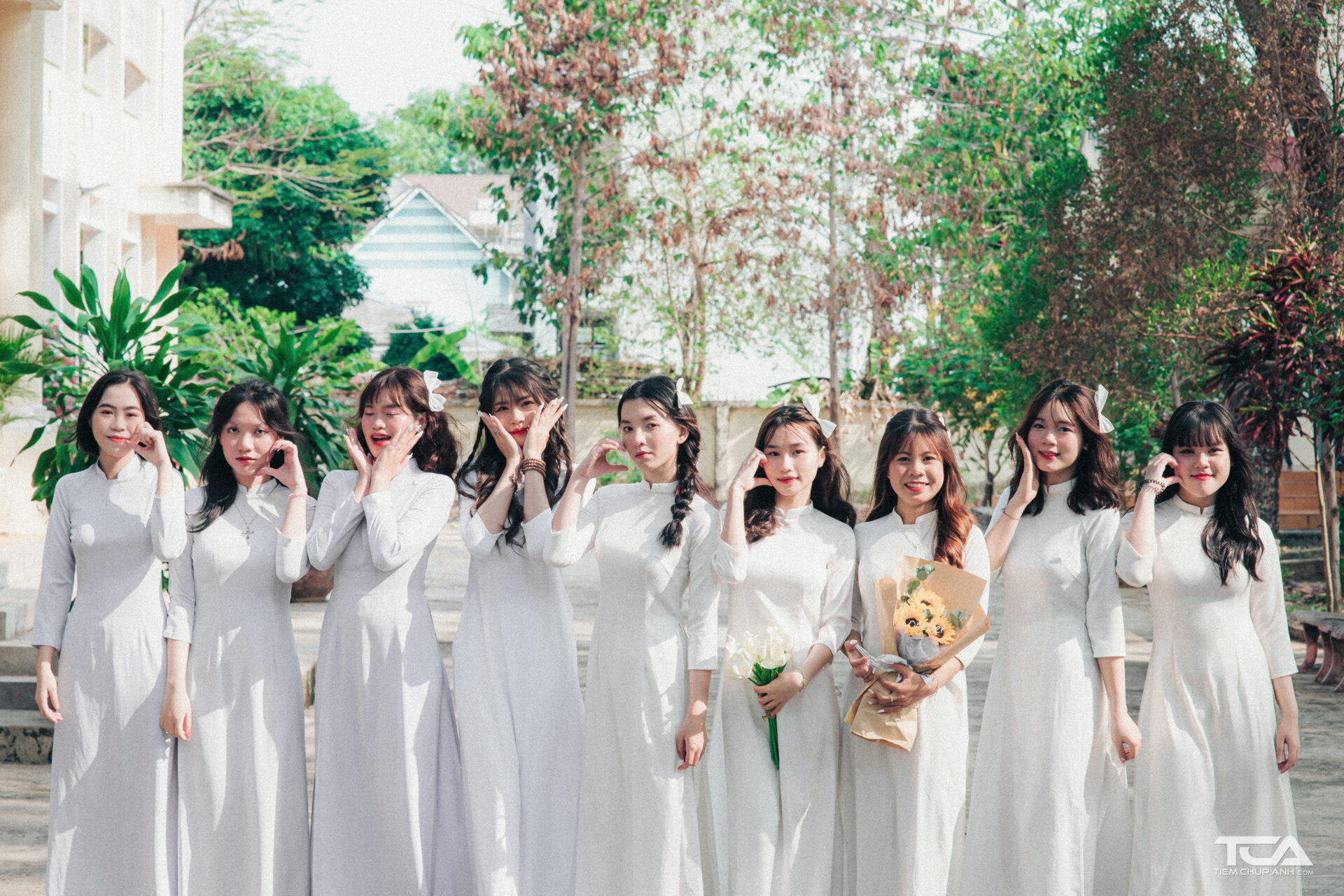 mẫu hoa chụp kỷ yếu