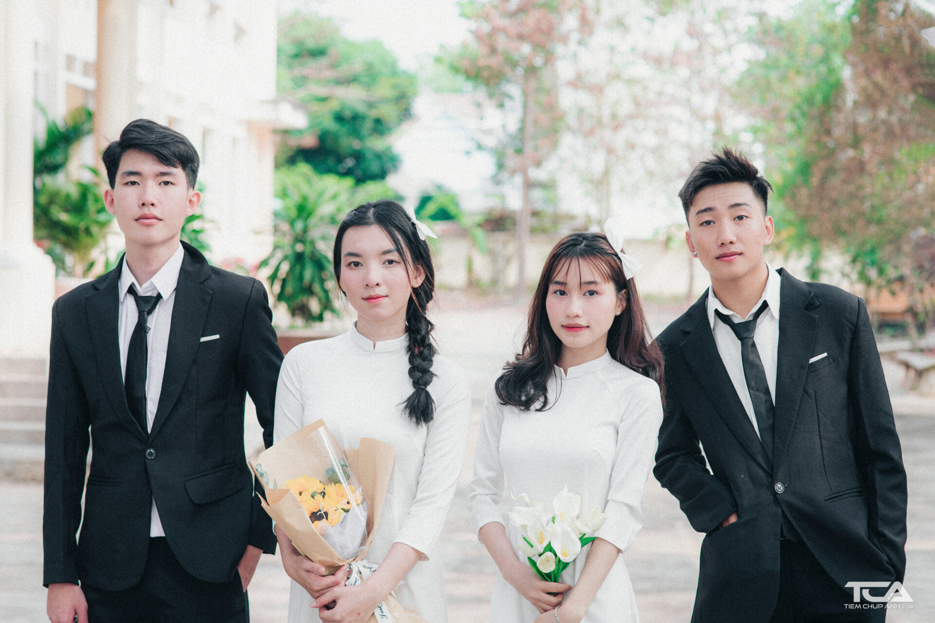 hoa cầm tay chụp kỷ yếu