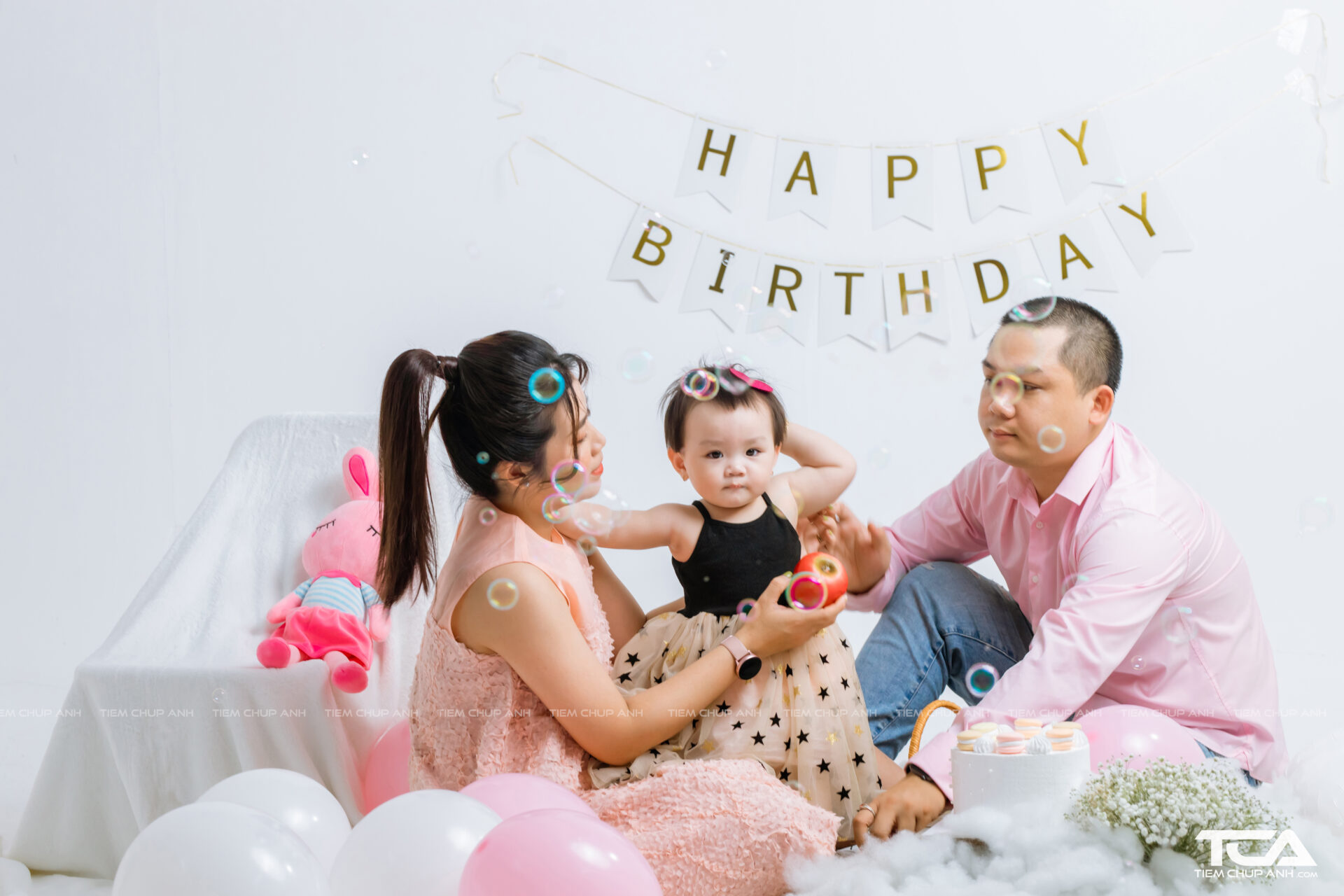 chụp hình cho bé 2 tuổi