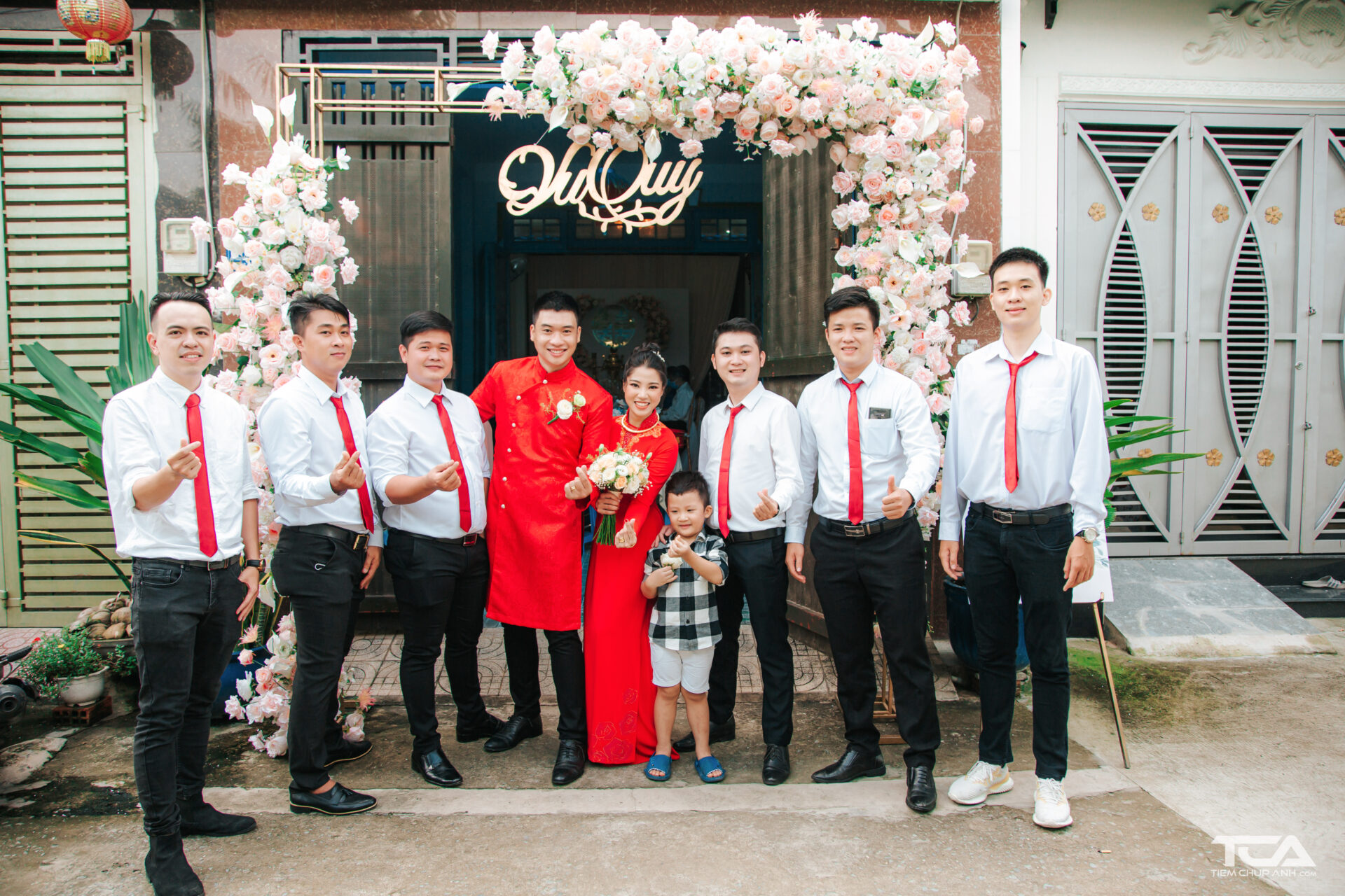 giá thuê thợ chụp ảnh ngày cưới