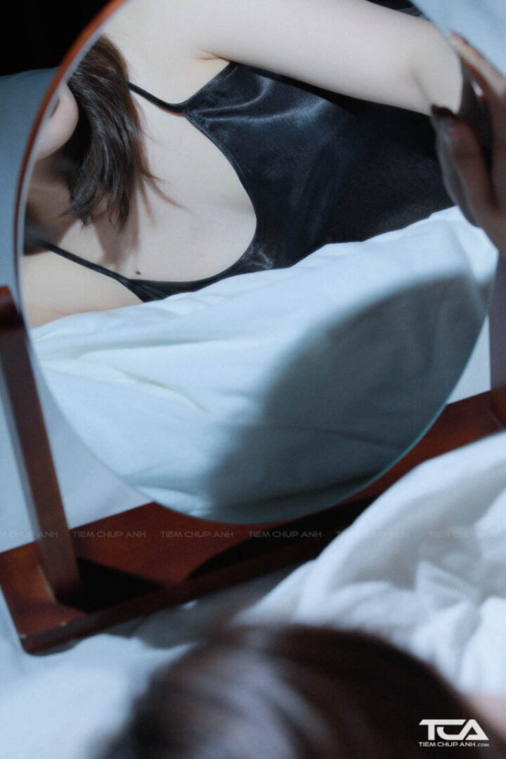 chụp ảnh qua gương