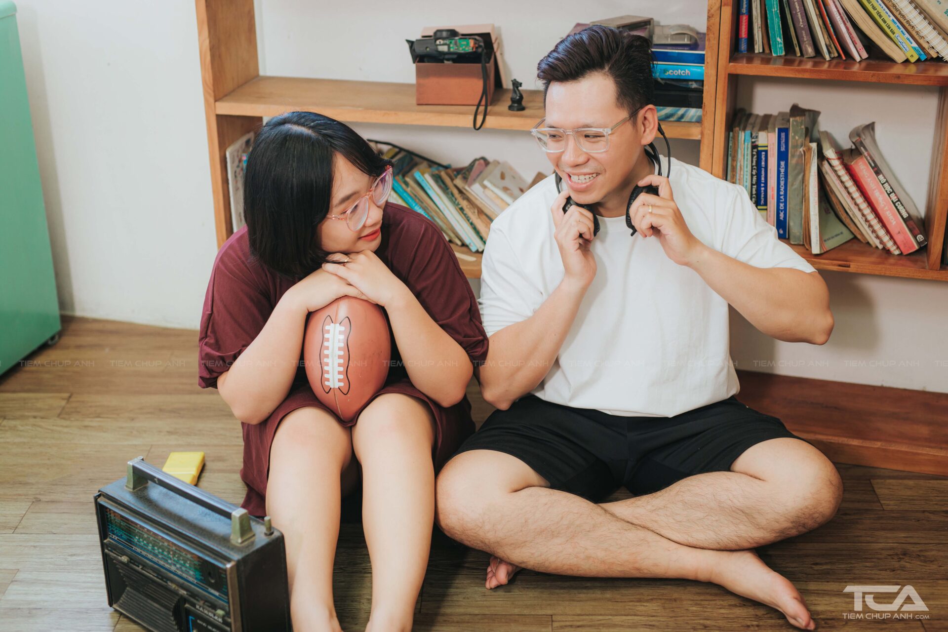 tạo dáng chụp với người yêu