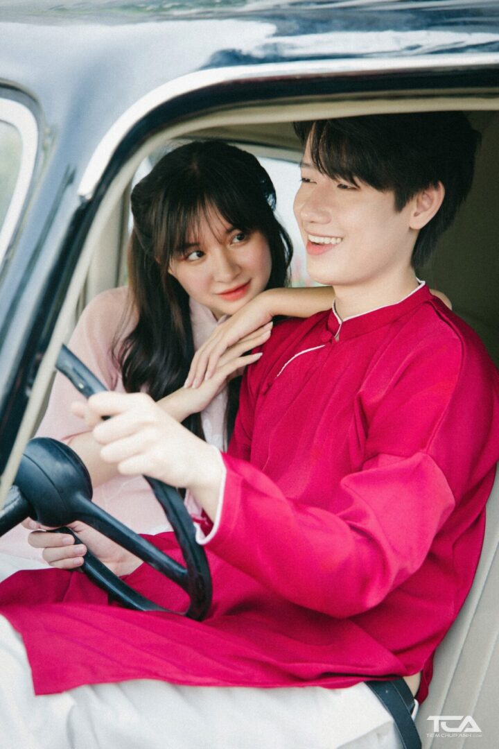 chụp hình trên xe hơi