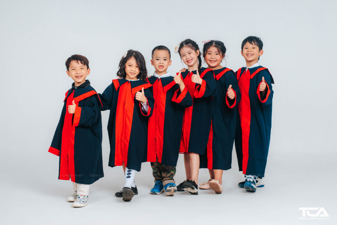 chụp ảnh cử nhân cho bé