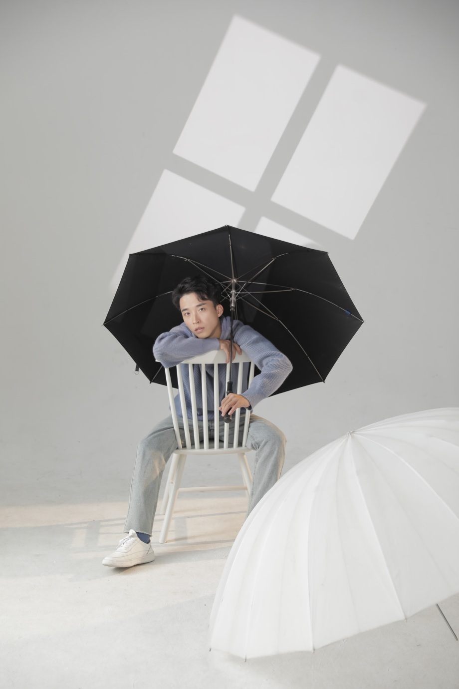 chụp ảnh nghệ thuật cá nhân nam trong studio tphcm