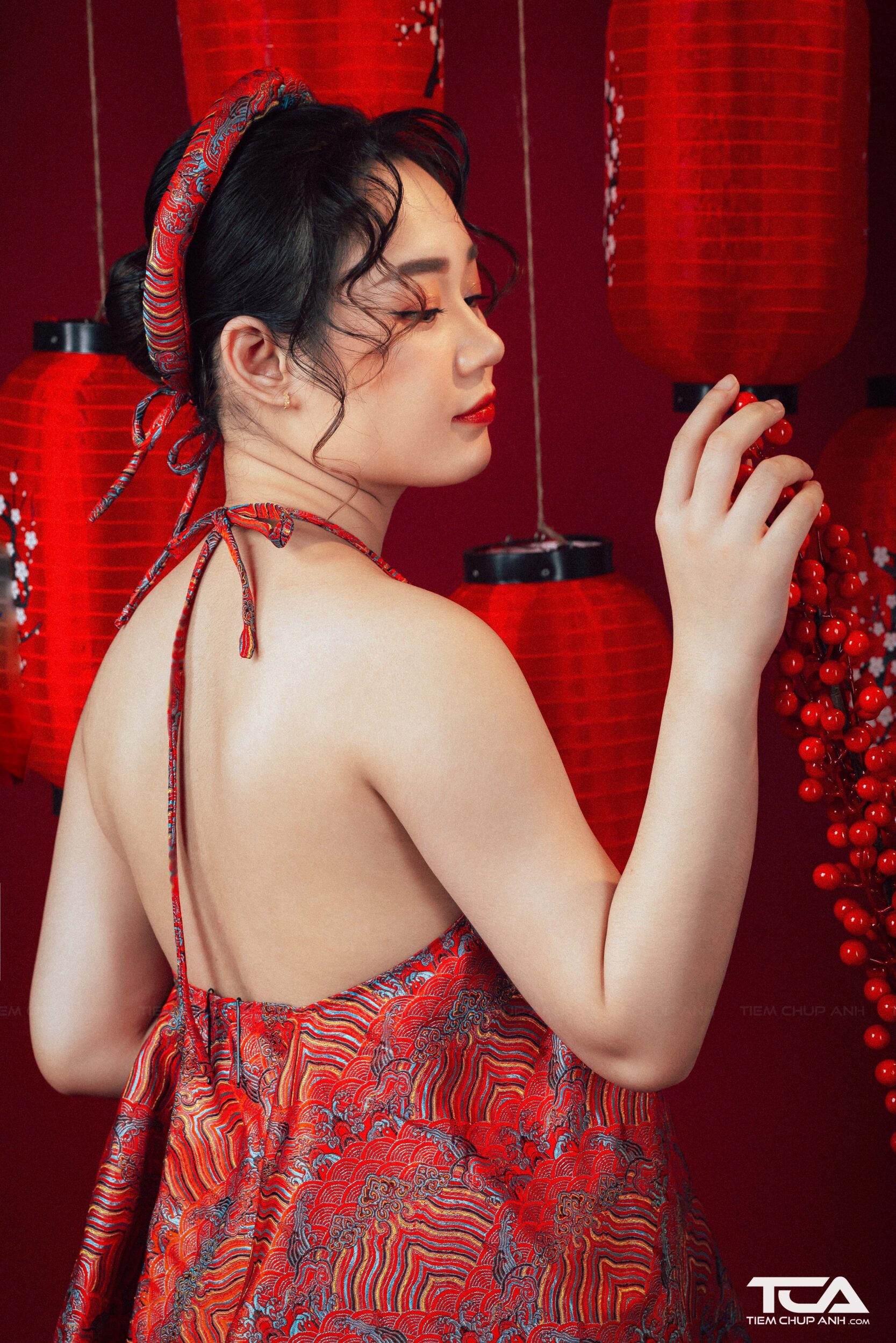 chụp áo dài đỏ