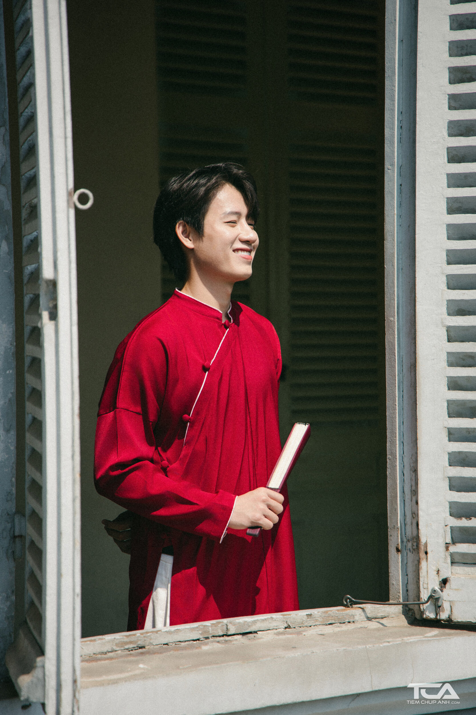 chụp ảnh áo dài đỏ