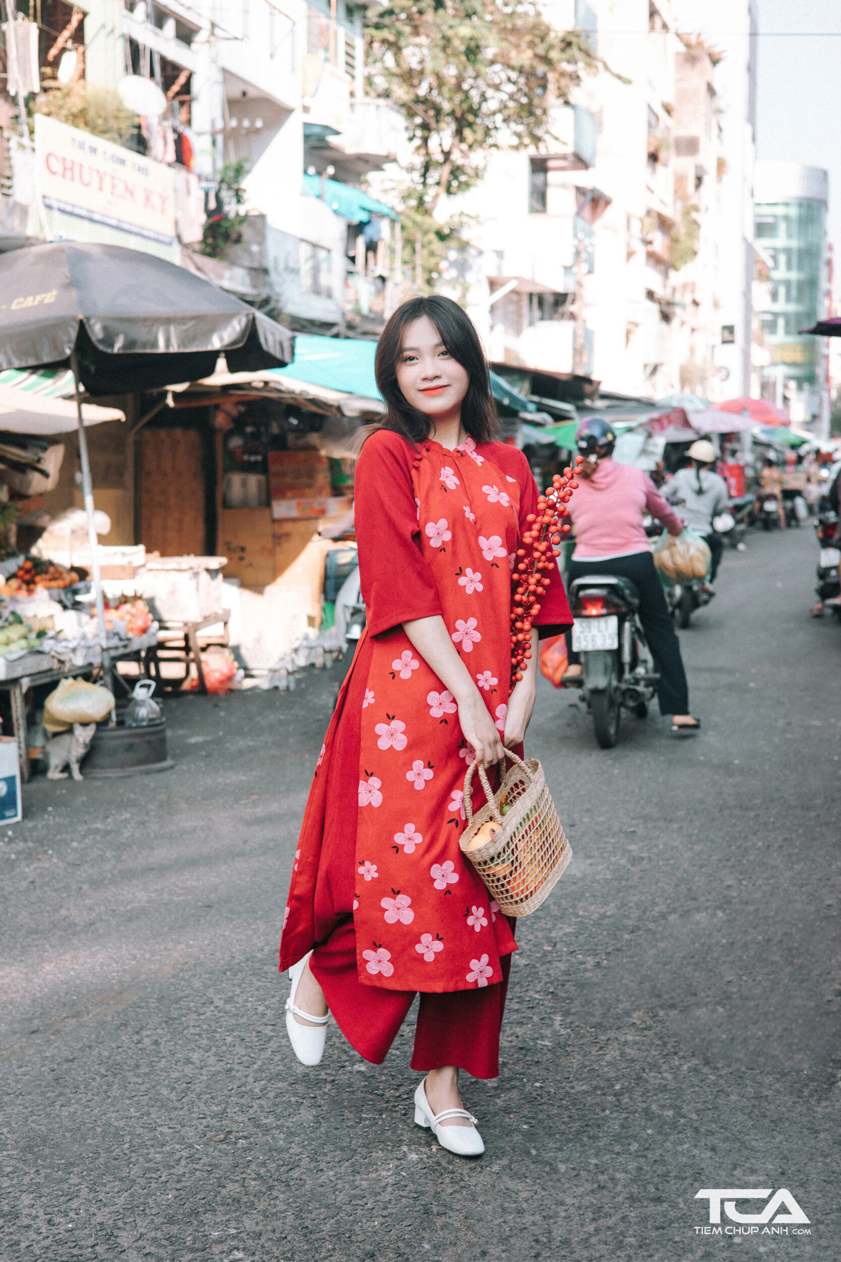 chụp ảnh áo dài nhung đỏ