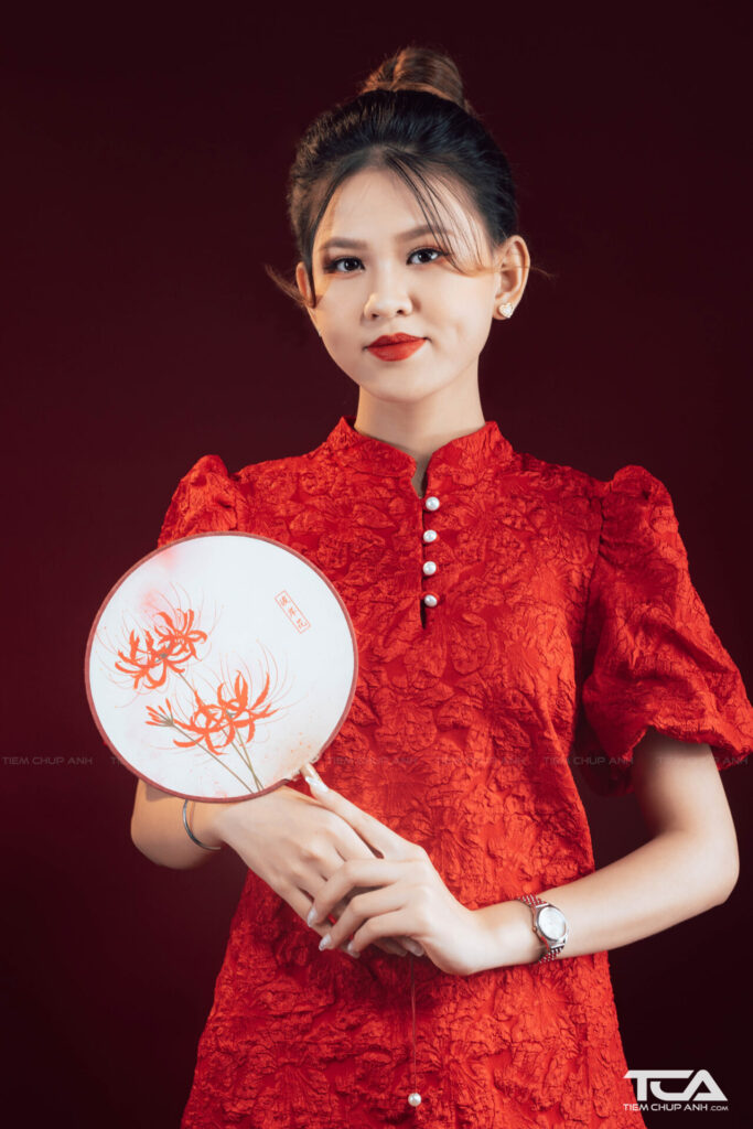 cách tạo dáng với áo dài ngày tết