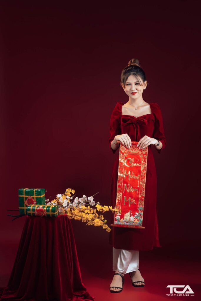 tạo dáng chụp ảnh ngày tết