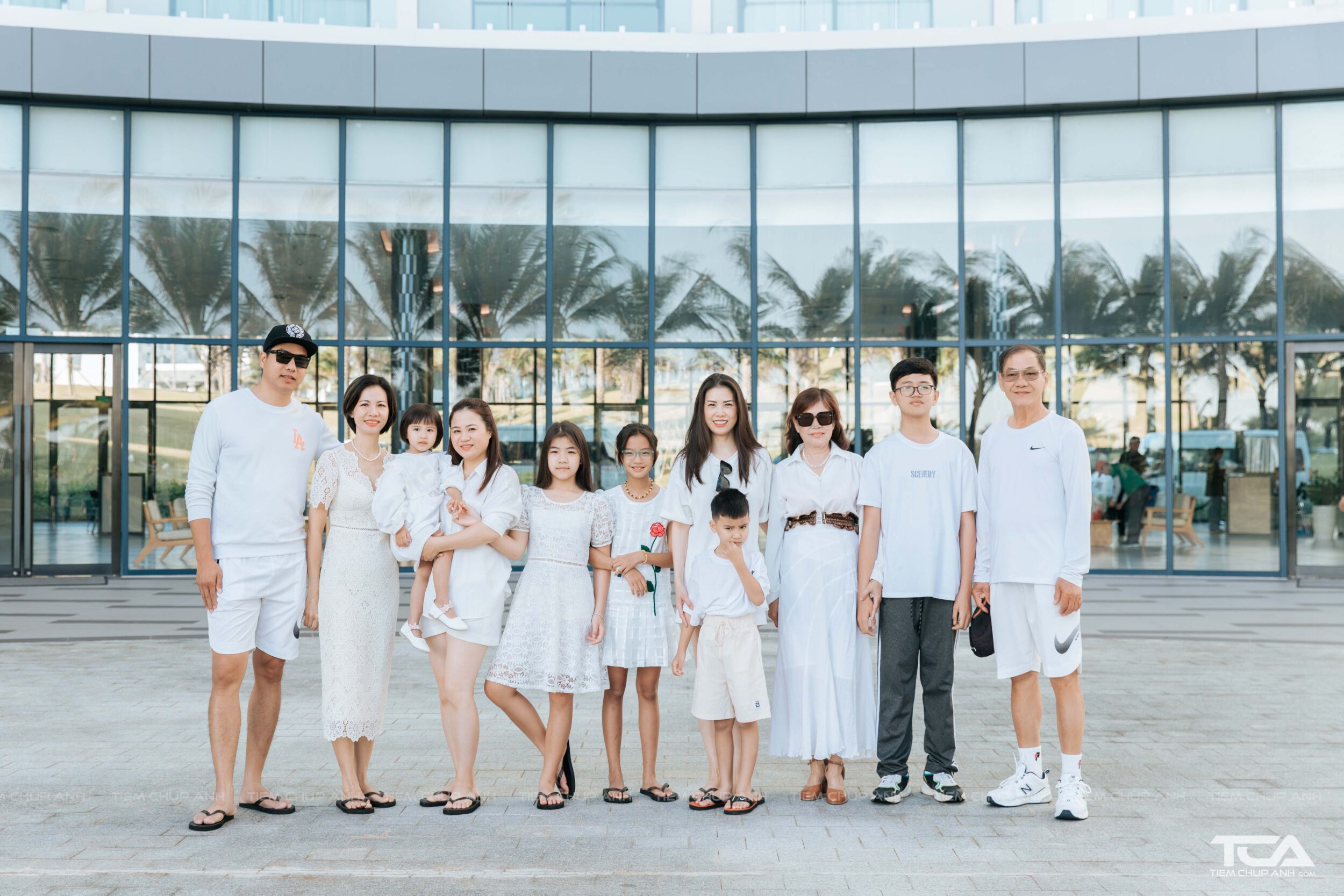 chụp ảnh gia đình đi biển