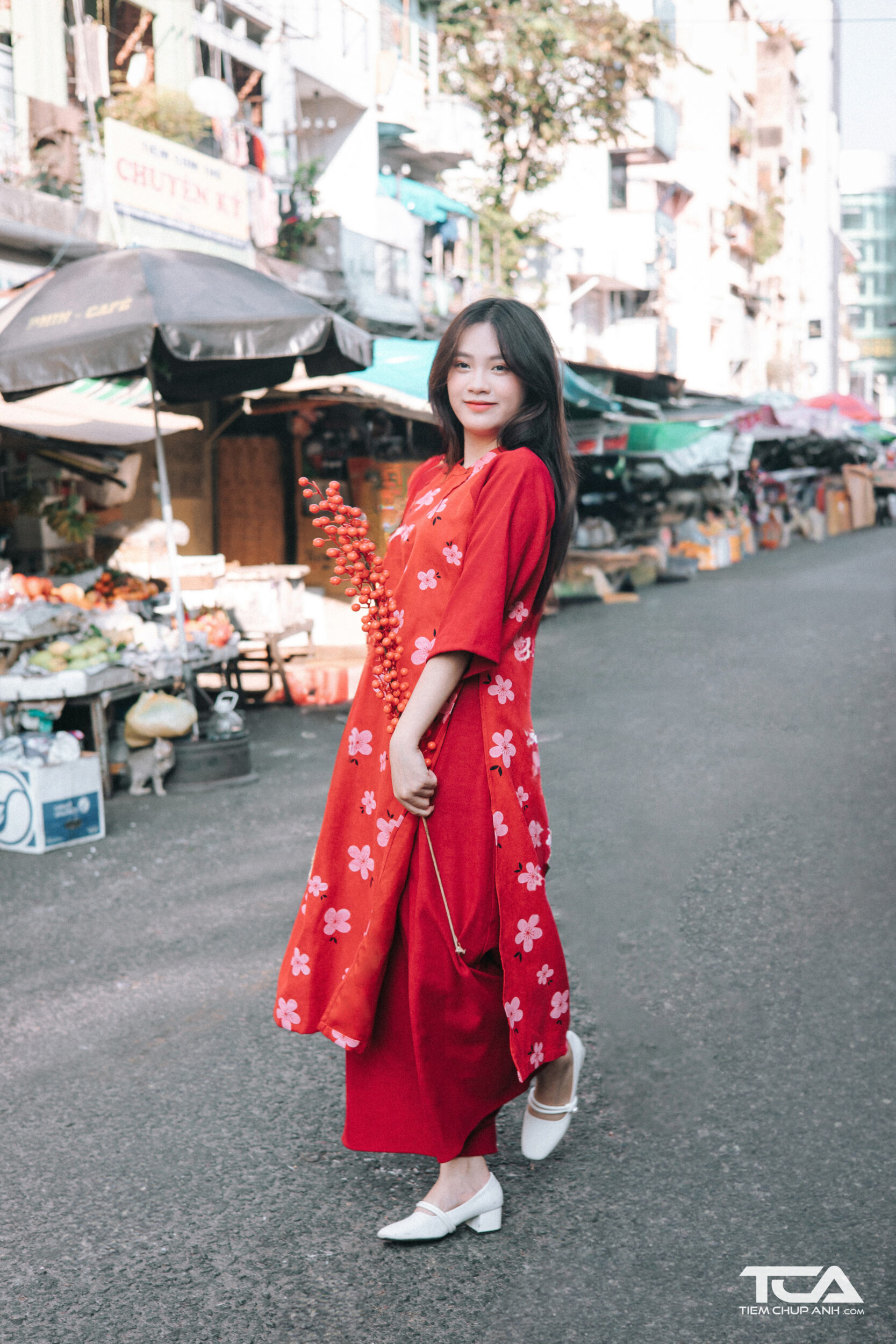 chụp ảnh với áo dài cách tân