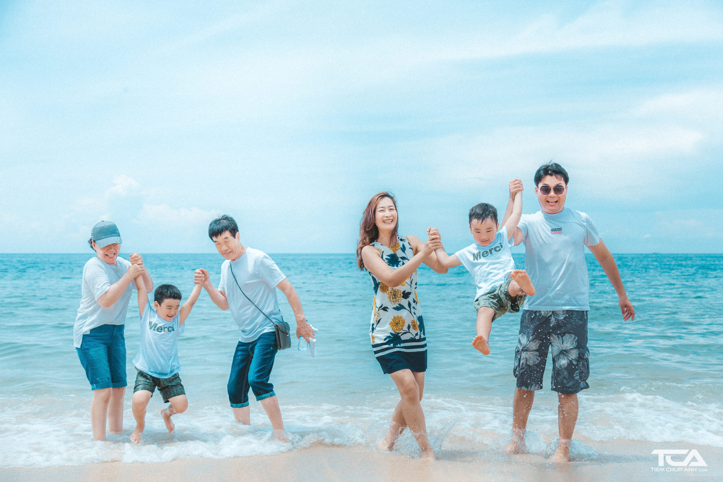 chụp hình gia đình ở biển