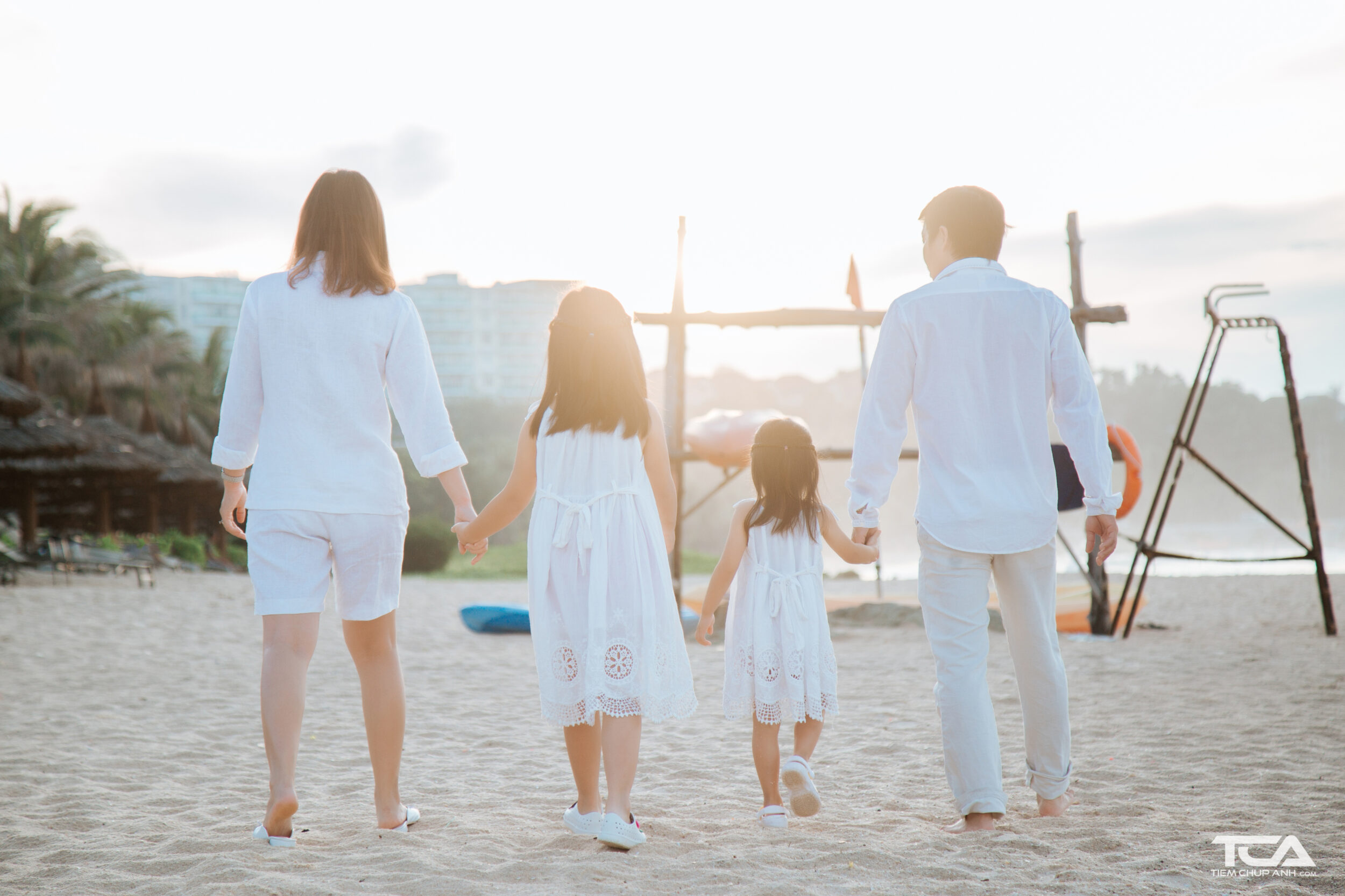 cách chụp ảnh gia đình ở biển