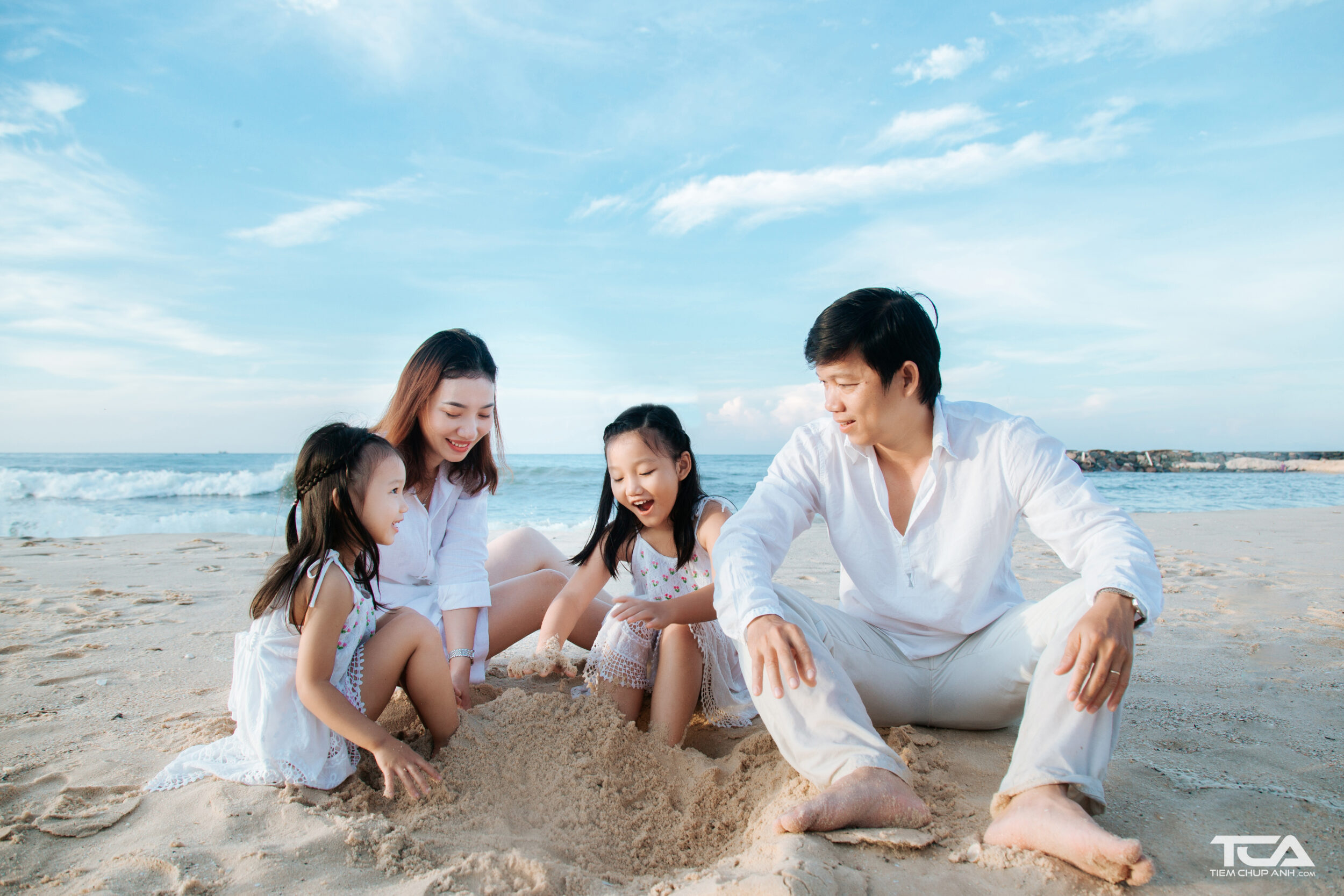 chụp hình gia đình đi biển