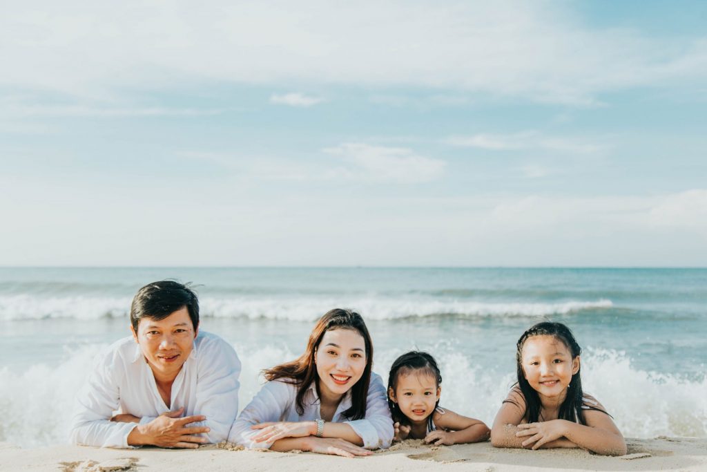 tạo dáng chụp ảnh gia đình