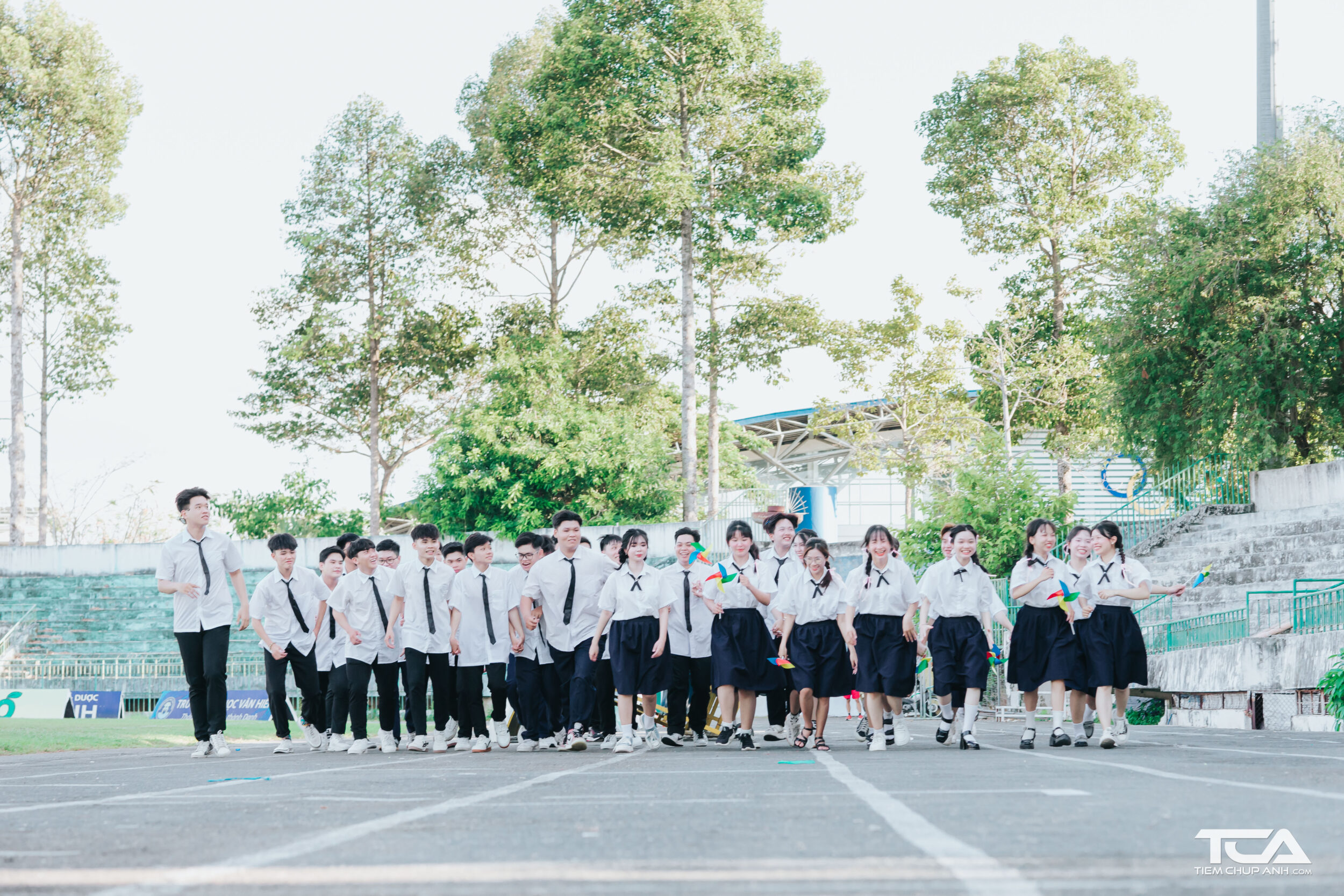 chụp hình tập thể ấn tượng