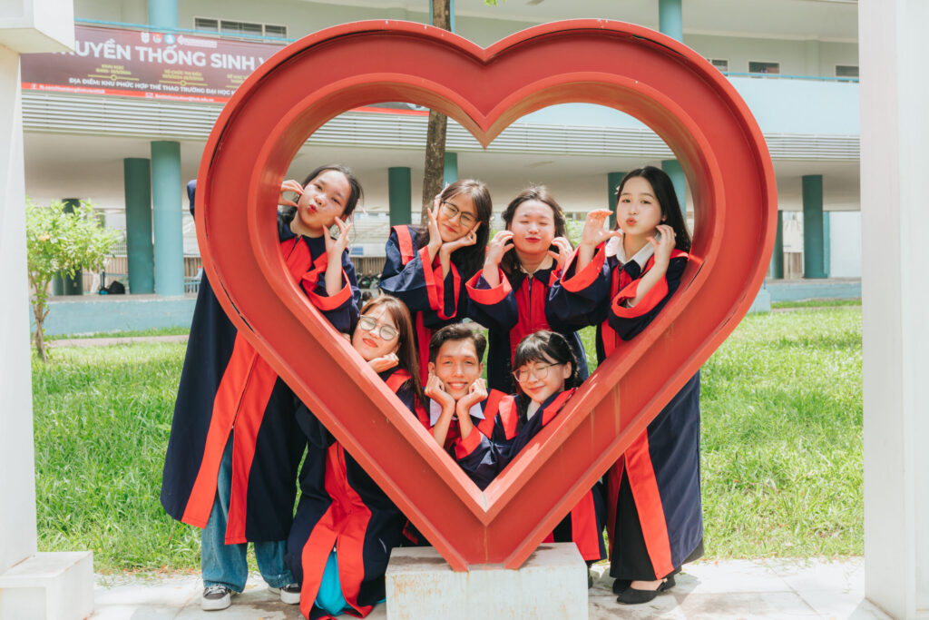Bảng giá chụp ảnh nhóm xếp hình ngôi sao