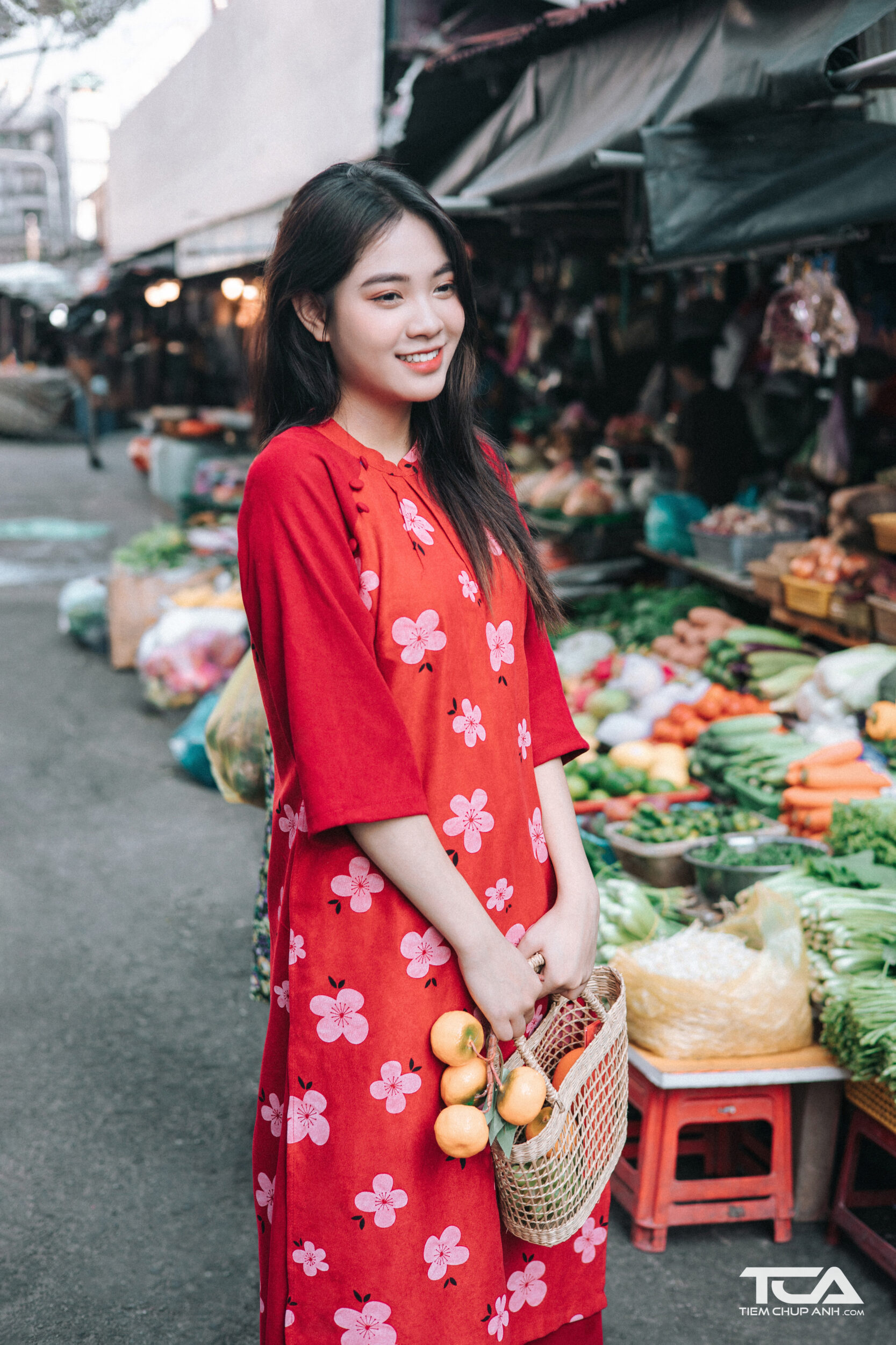 dáng chụp ảnh áo dài tết