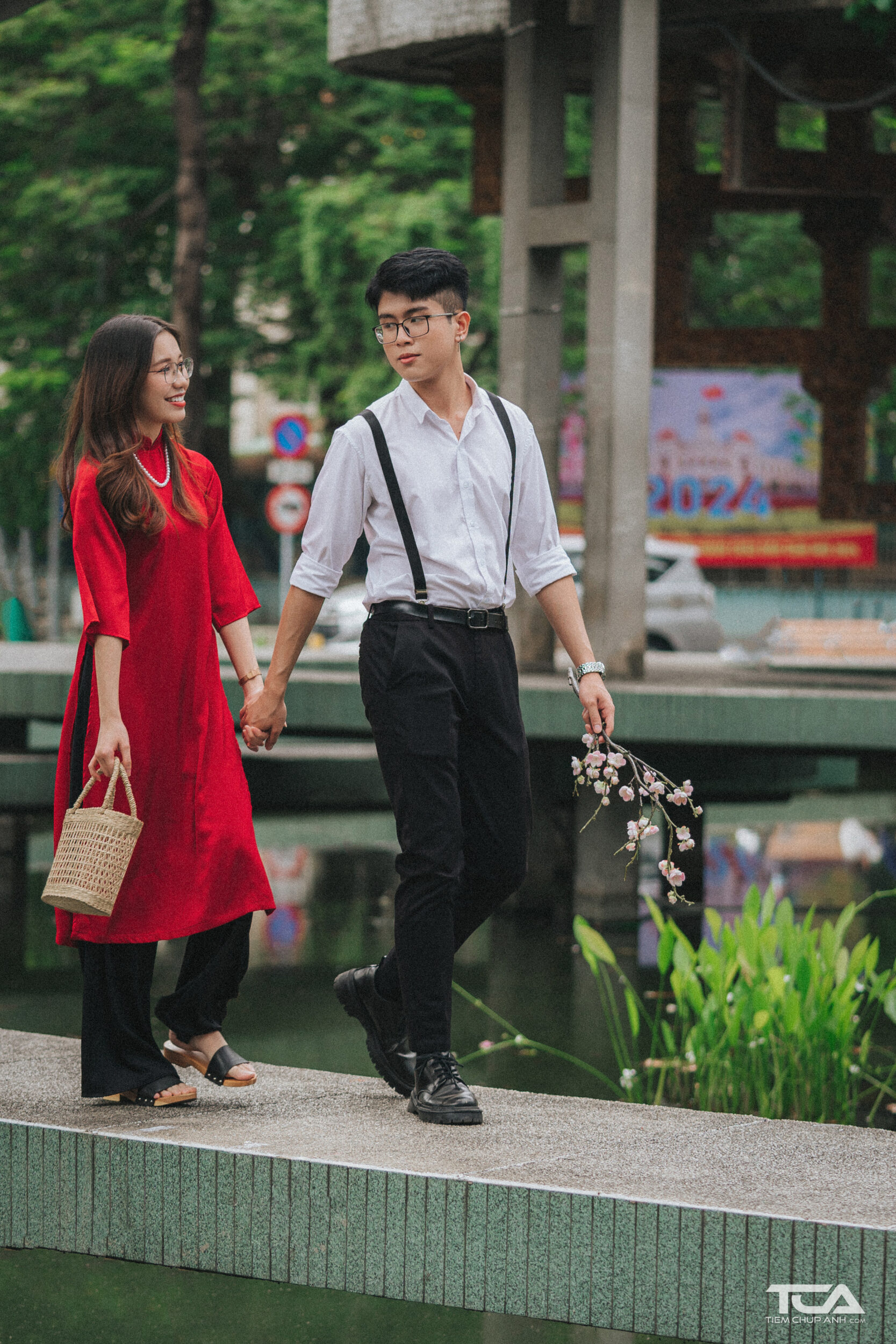 dáng chụp ảnh tết