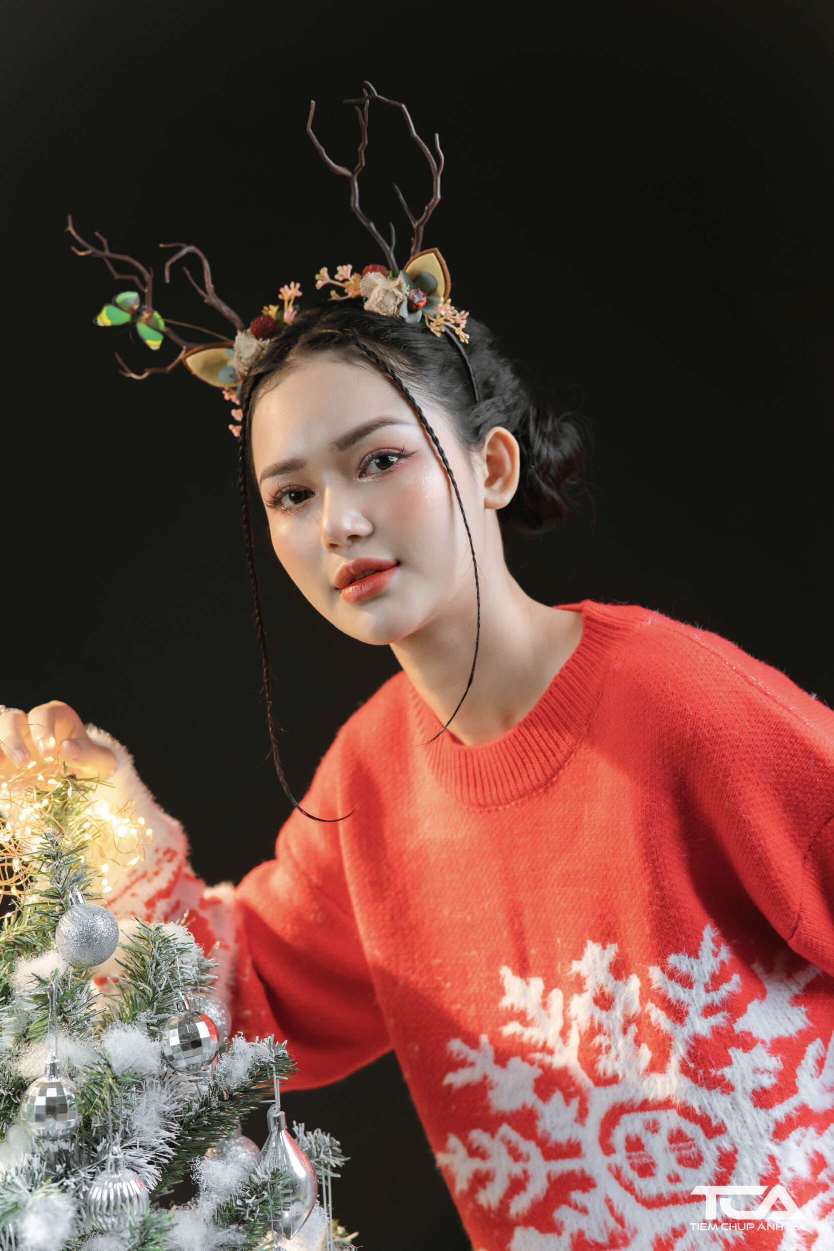 tạo dáng chụp cây thông