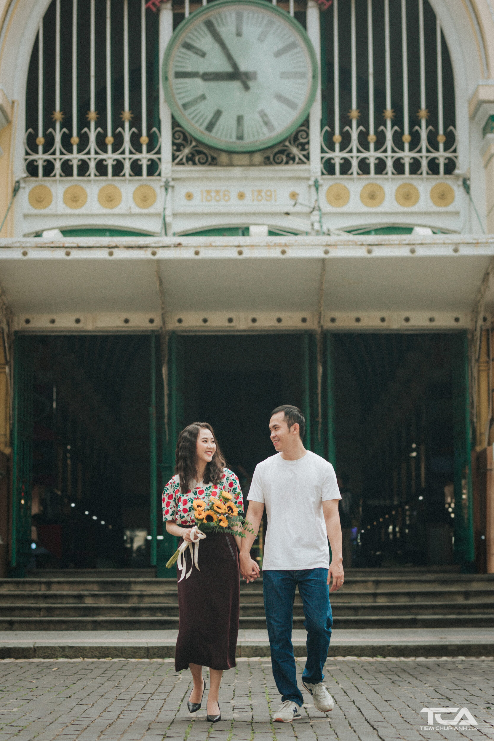 tạo dáng chụp ảnh cùng người yêu