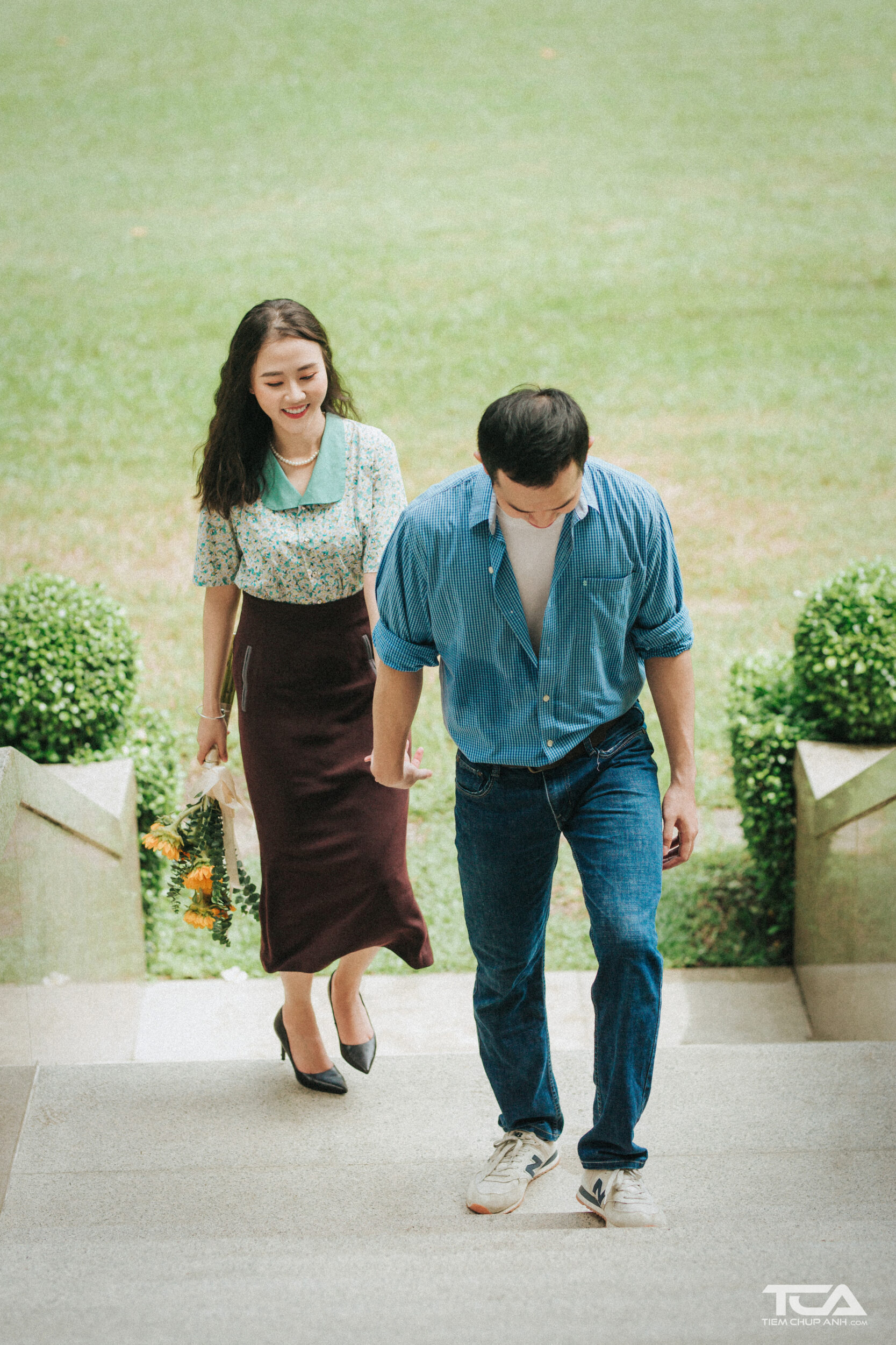 tạo dáng chụp hình với người yêu