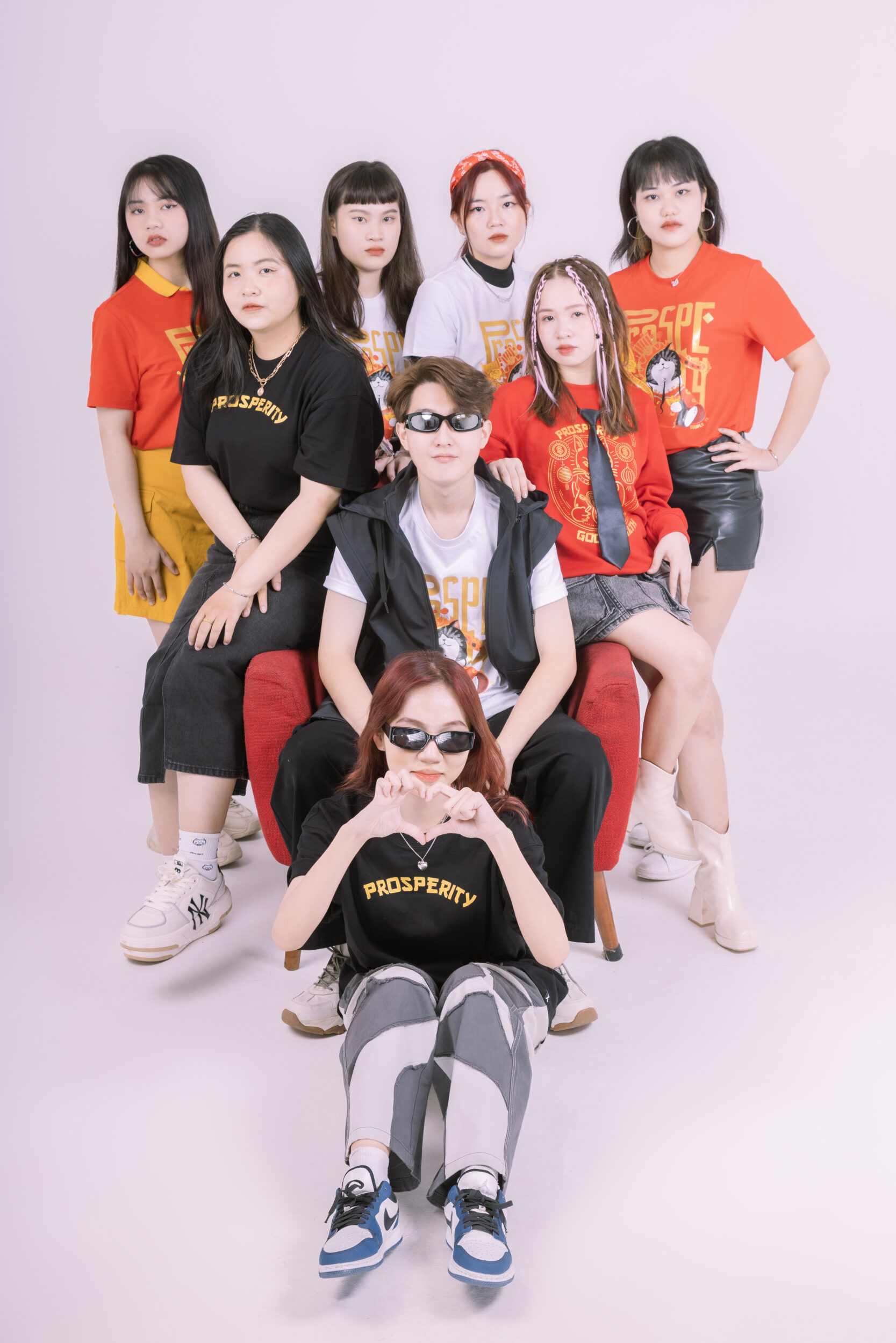 ảnh nhóm 8 người