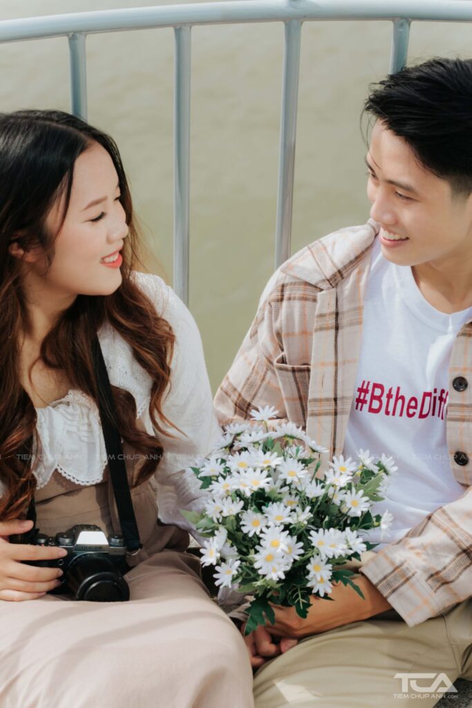 cách chụp ảnh nắm tay đẹp