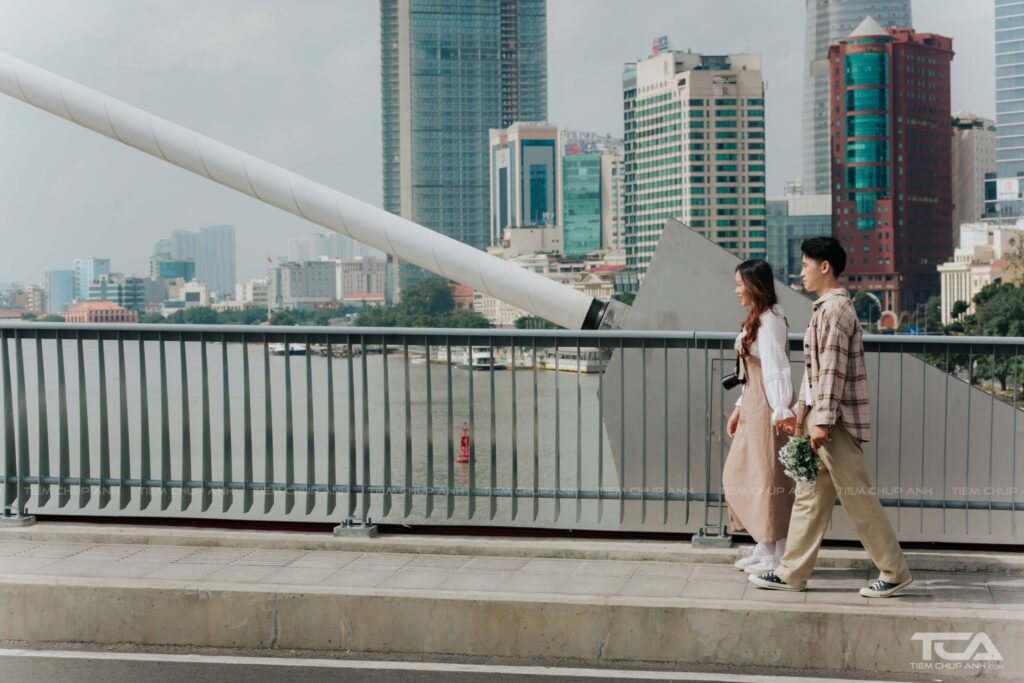 kiểu chụp hình nắm tay
