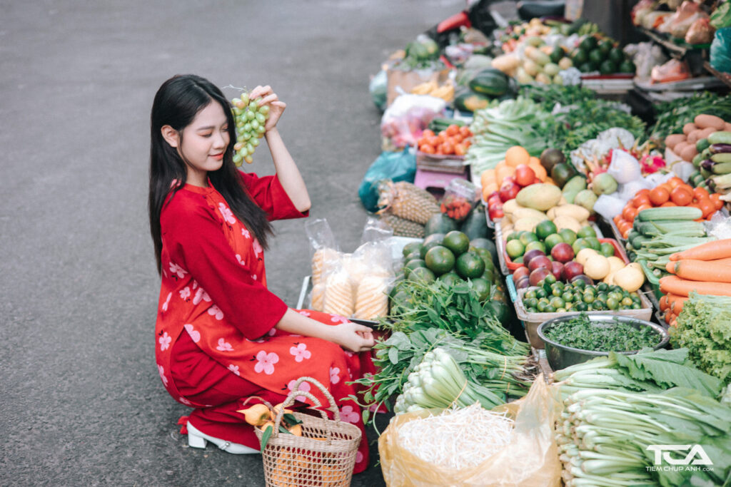 chụp hình với áo dài cách tân