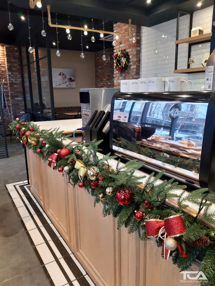 cách trang trí đèn phòng noel trên tường