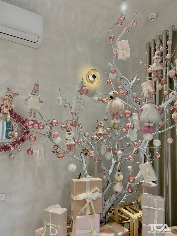 cách trang trí đèn phòng noel trên tường
