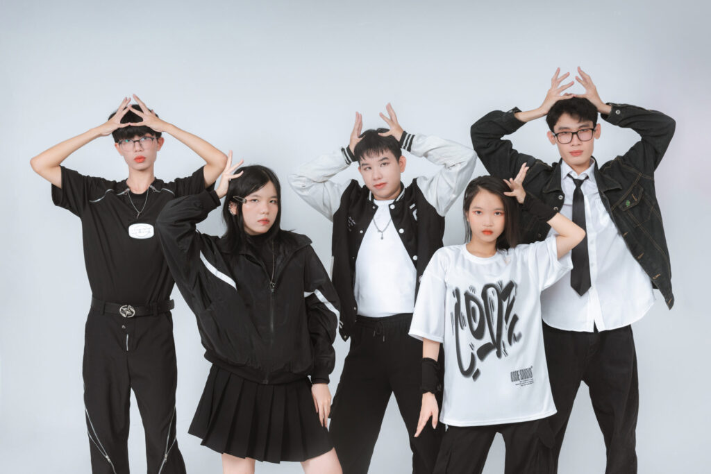 avatar nhóm 5 người ngầu