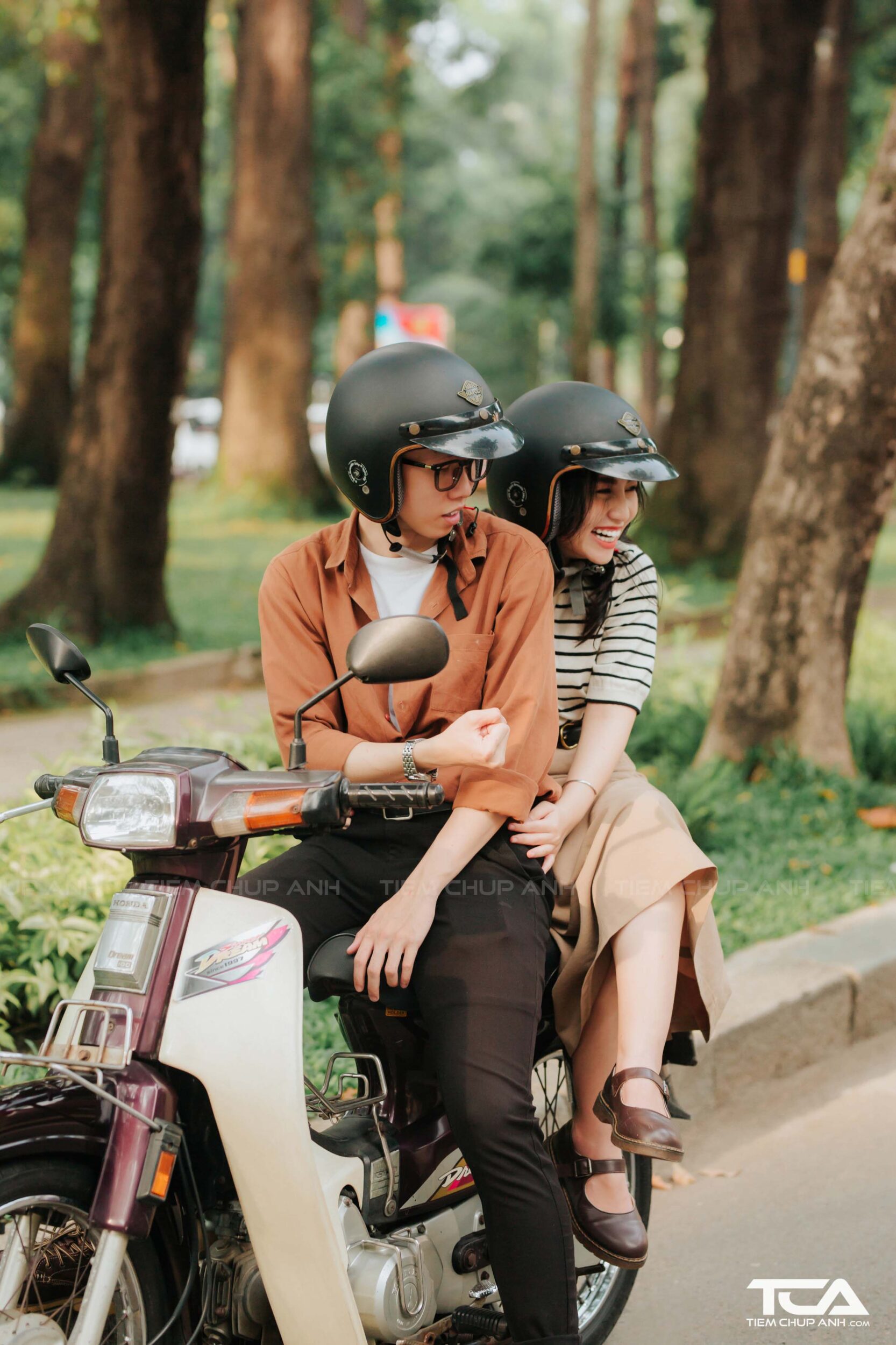 cách tạo dáng chụp hình cho cặp đôi